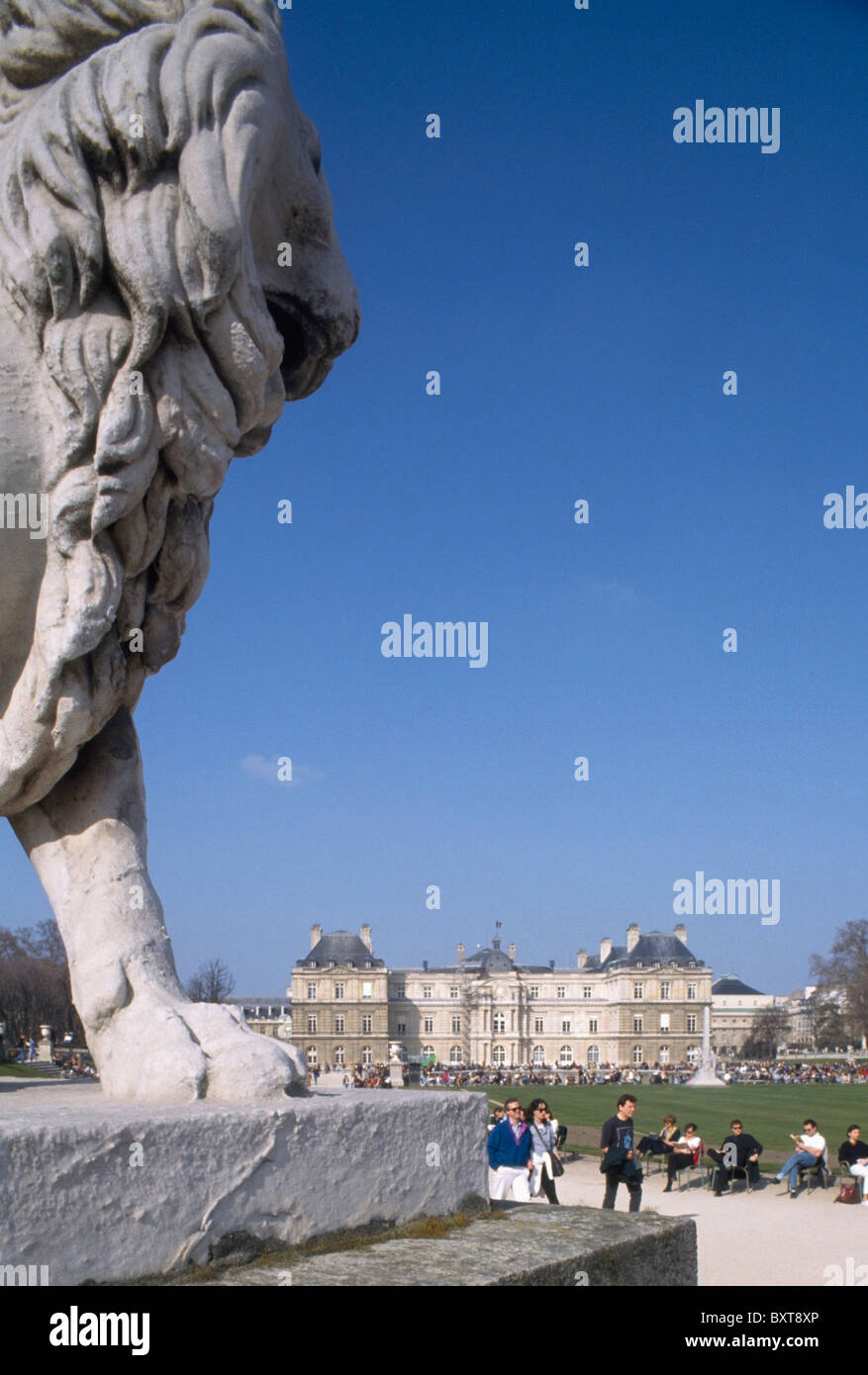 Statues in jardin du luxembourg hires stock photography and images Alamy