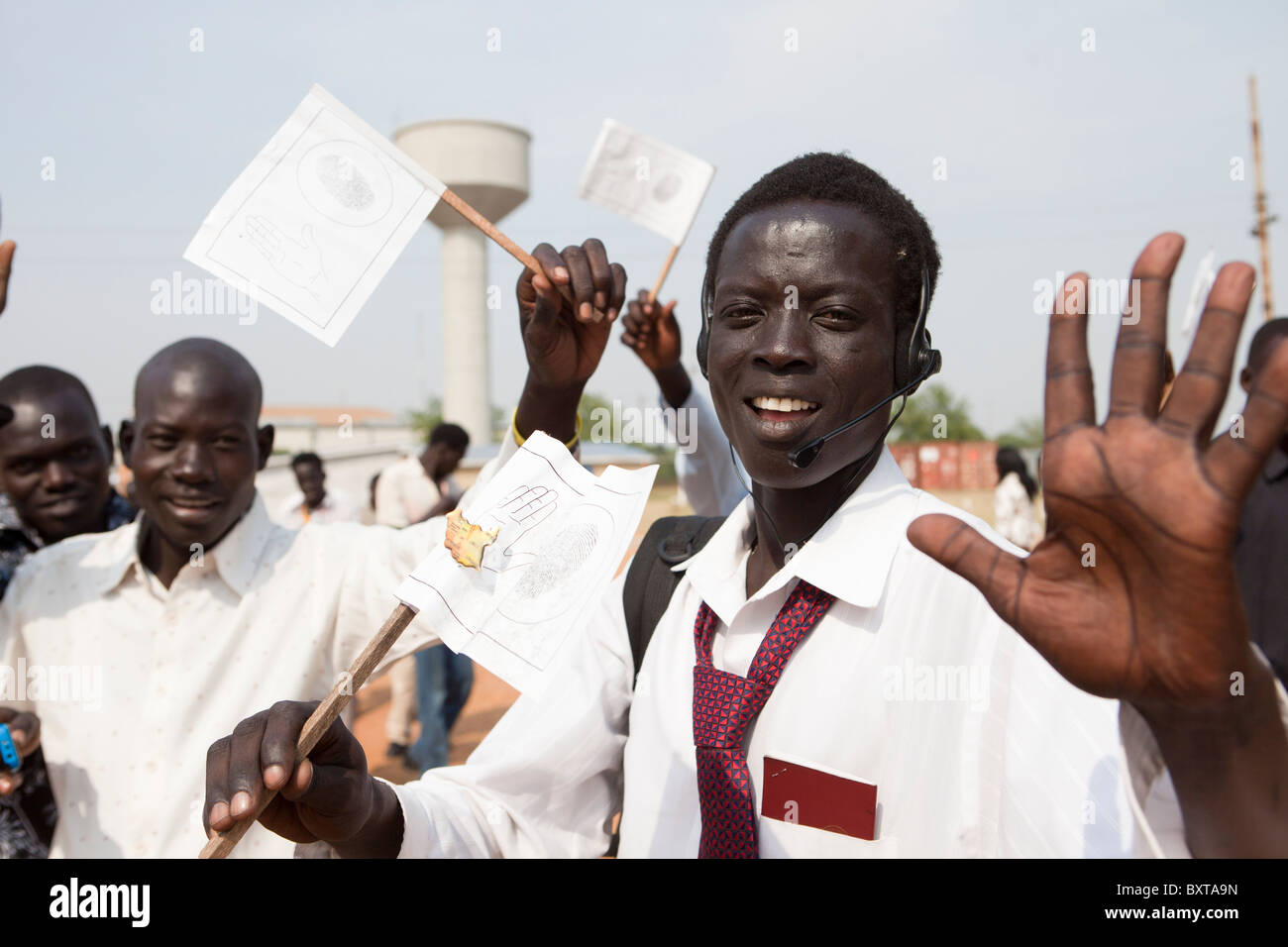 Southern Sudanese returnees register to vote in the January 9th 2011
