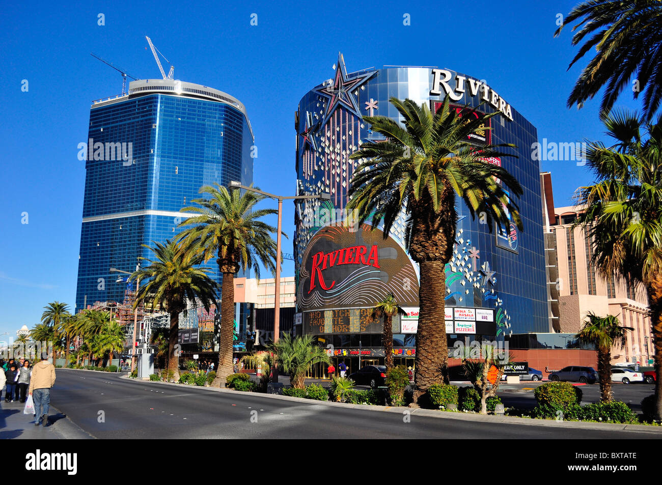 riviera las vegas statue