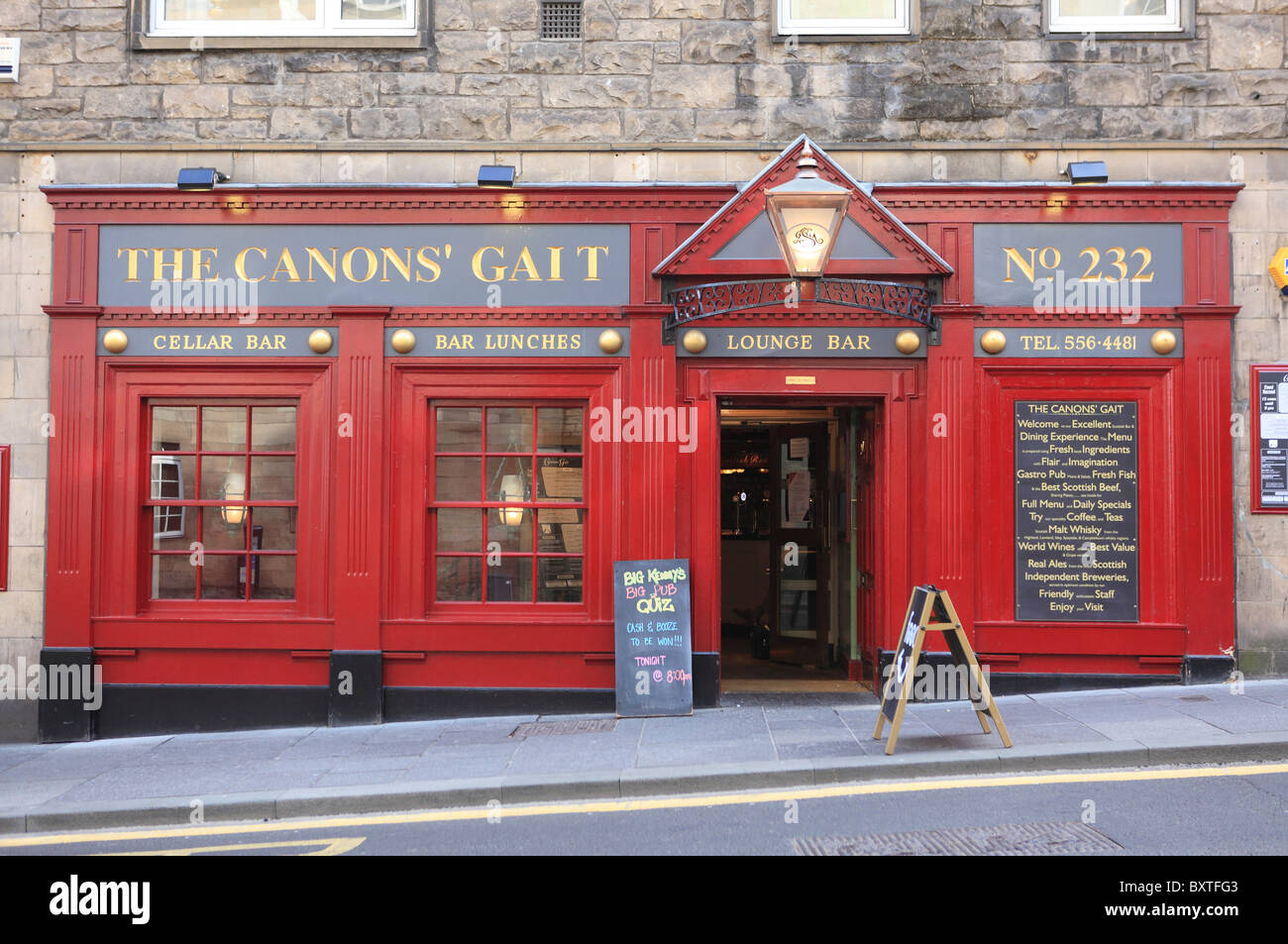 Edinburgh, The Royal Mile, Canongate, The Canons' Gait Pub Stock Photo