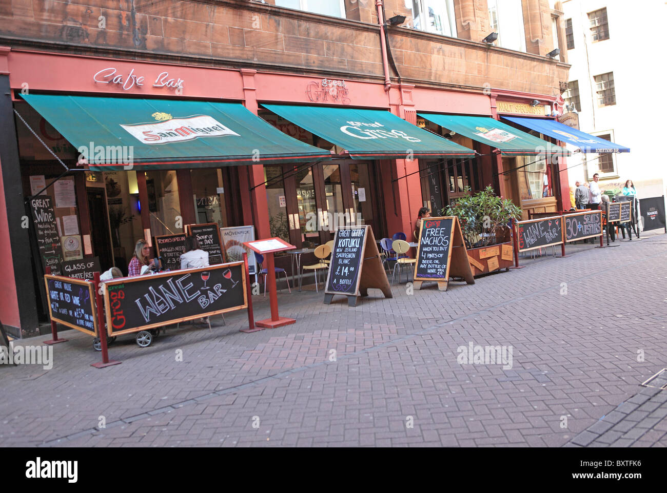 Rose street edinburgh scotland hires stock photography and images Alamy