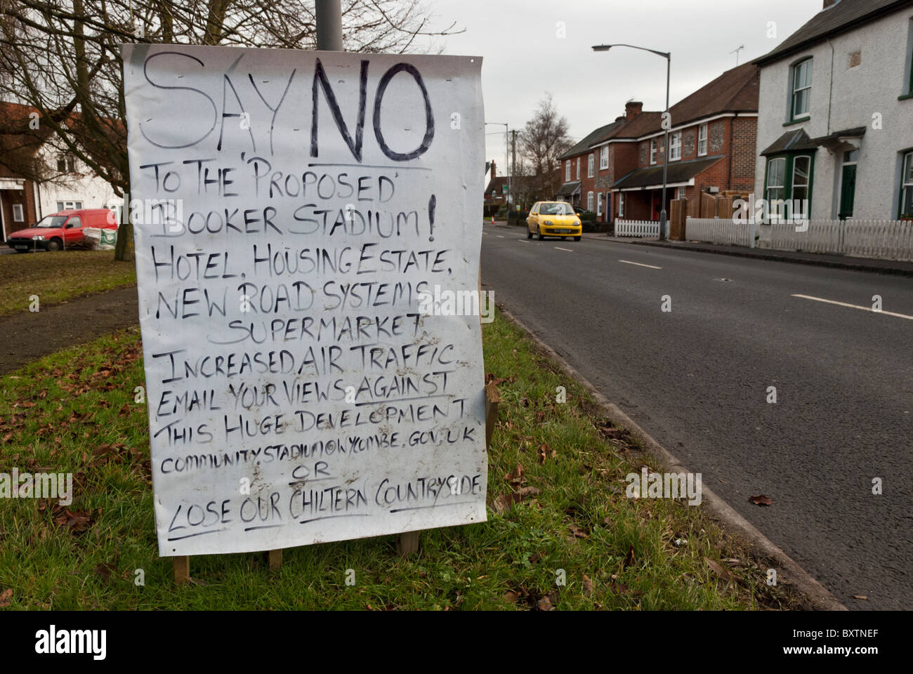 Protest signs in Lane End, Buckinghamshire protesting about the proposed new Wycombe Wanderers/London Wasps Stadium nearby. Stock Photo