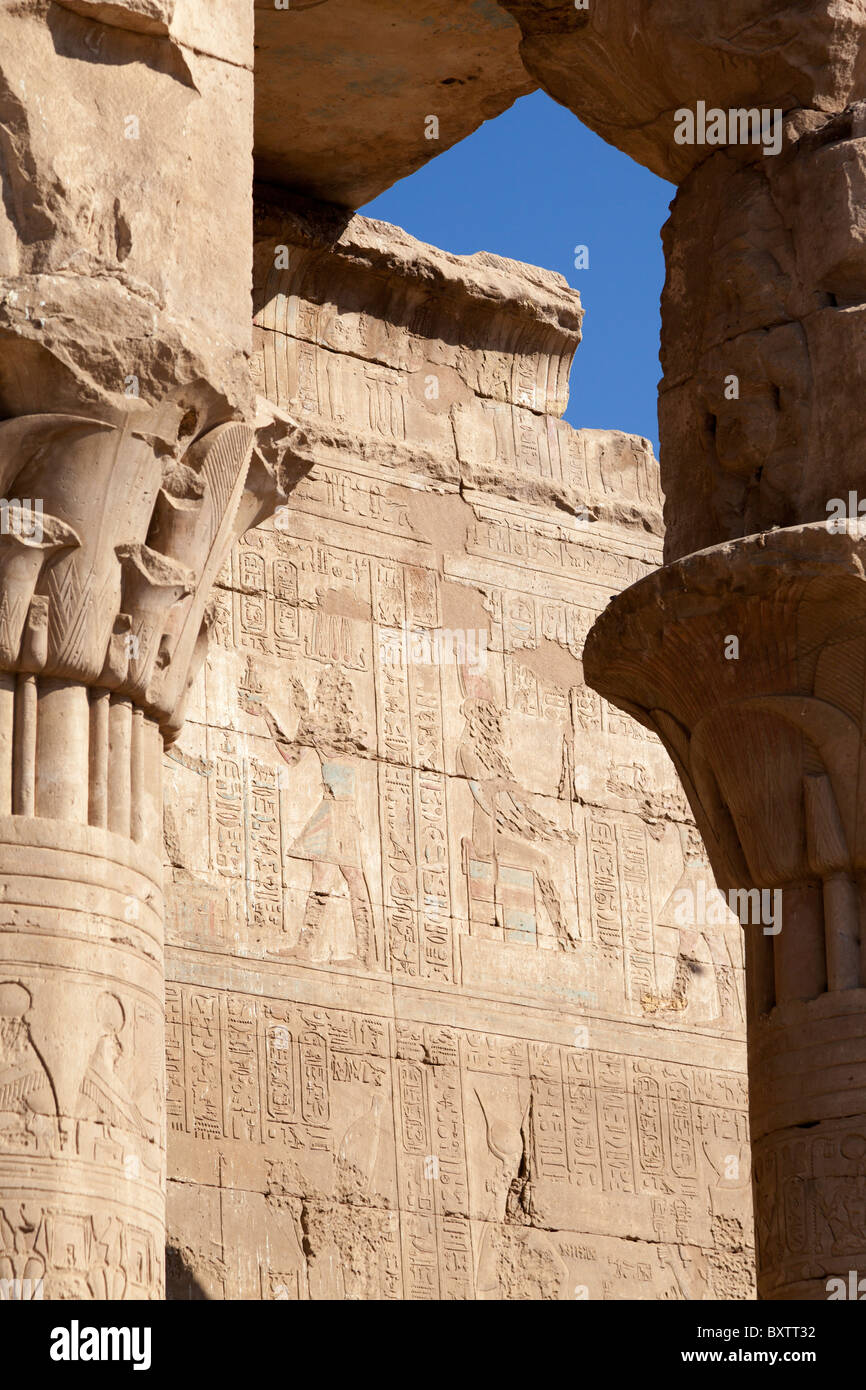 Edfu Temple, Egypt - hieroglyphs and columns Stock Photo - Alamy