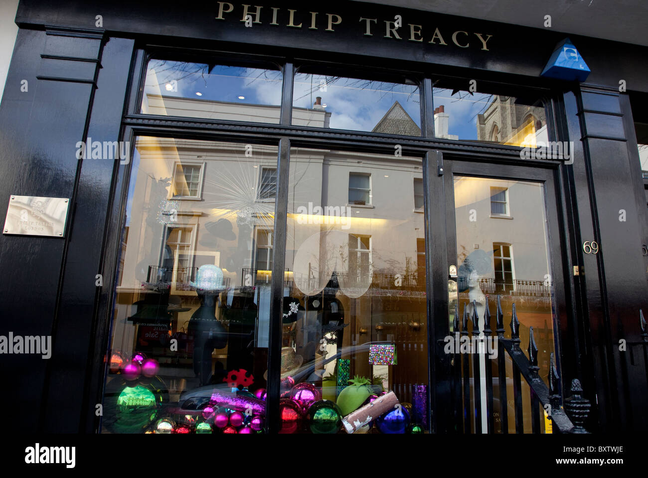 Philip Treacy hat shop, Belgravia, London Stock Photo - Alamy