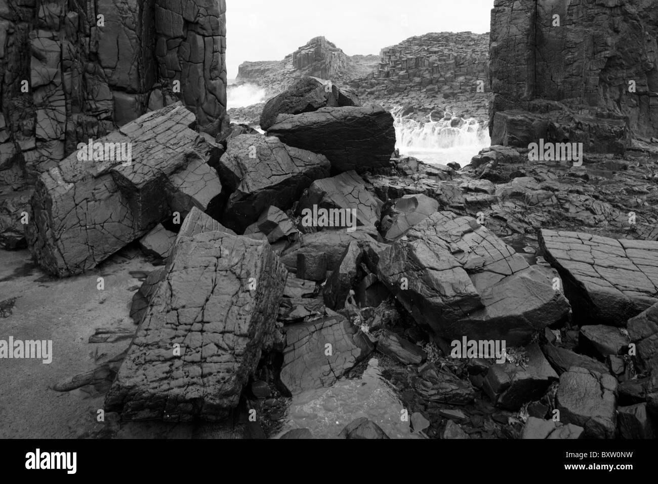 Australia, New South Wales, Bombo, Tasman Sea crash into shoreline at Cathedral Rocks Stock Photo
