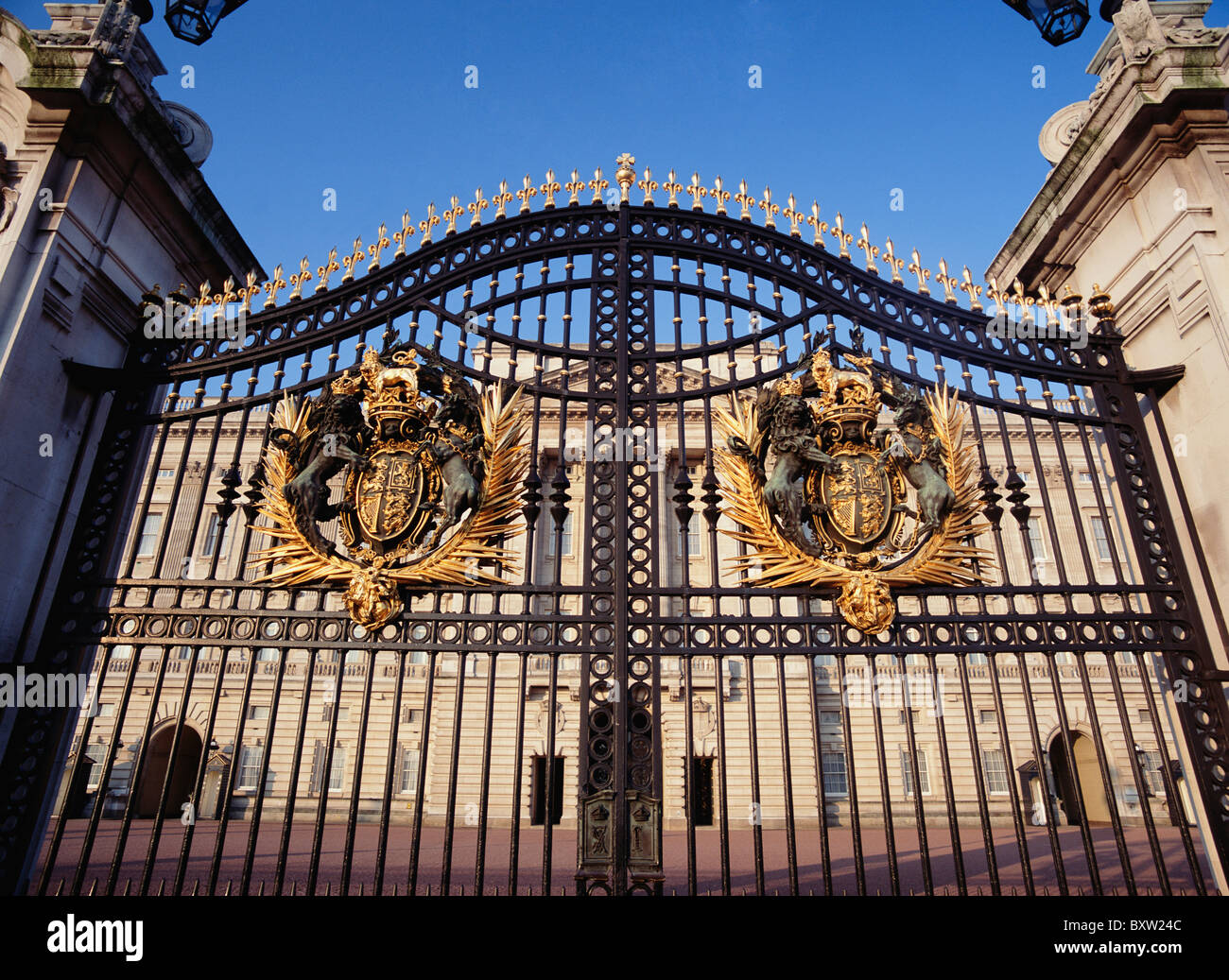 Main Gates Of Buckingham Palace Stock Photo