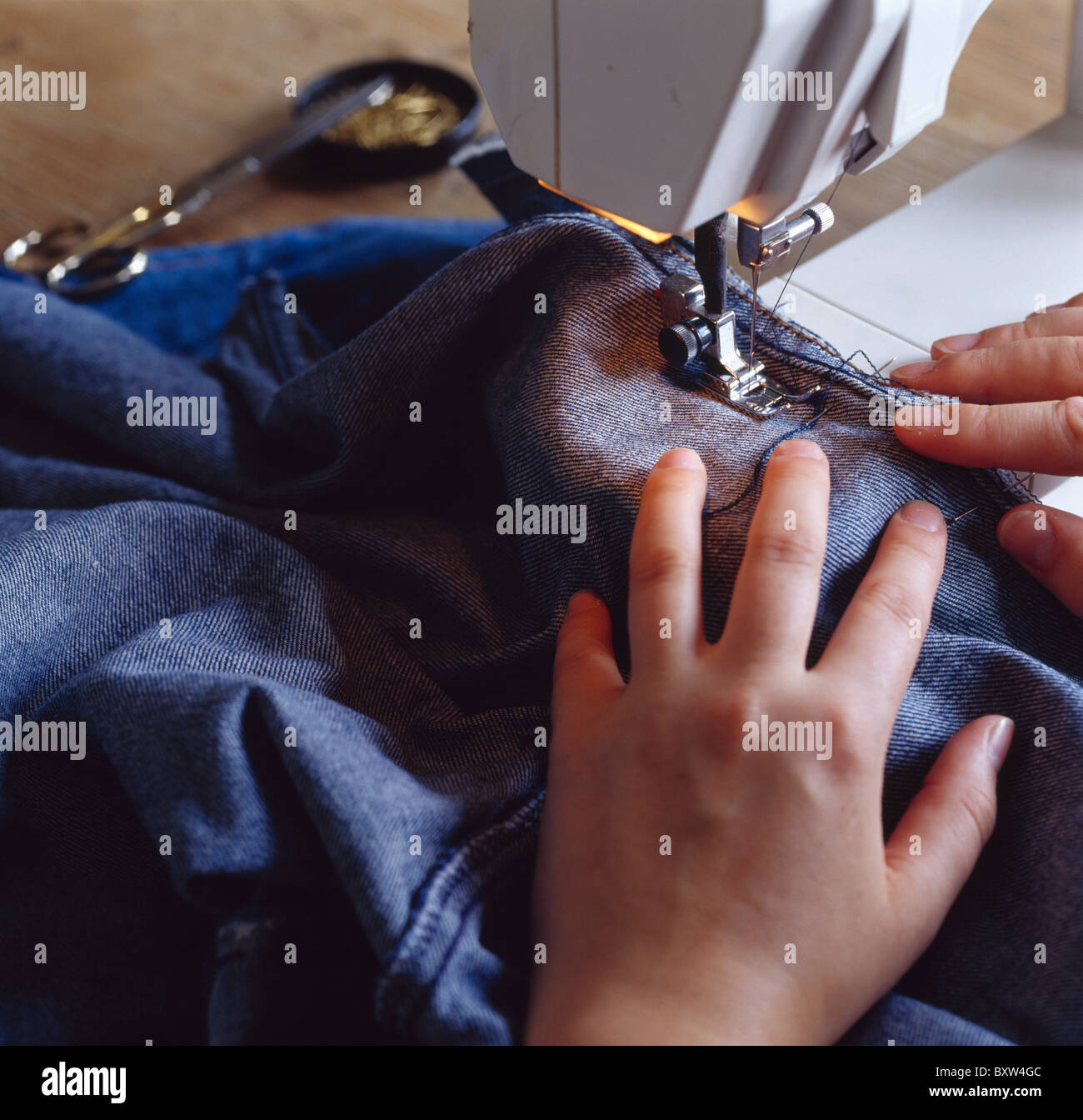 Using sewing machines hires stock photography and images Alamy