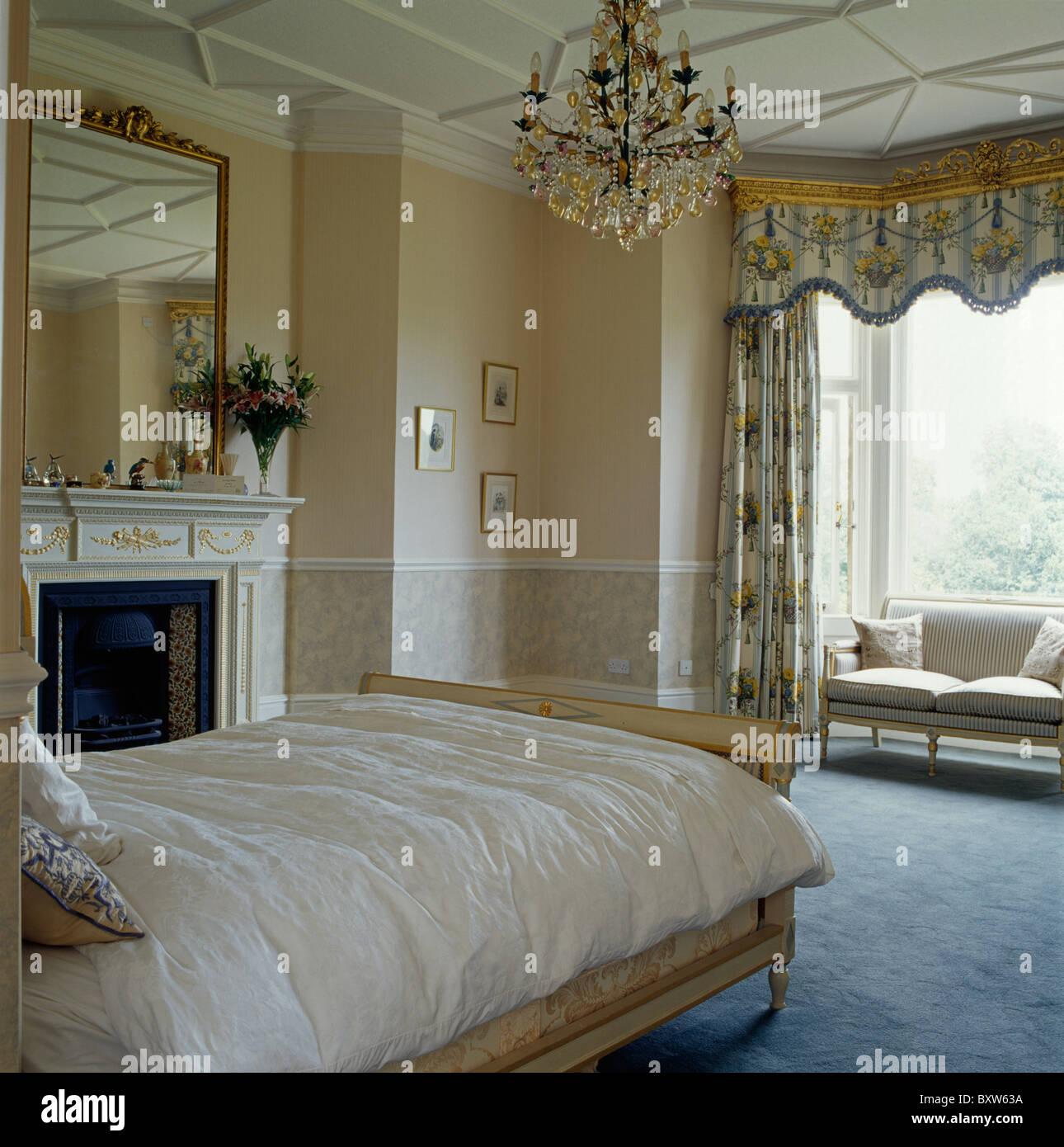 Interiors traditional bedrooms chandeliers hi-res stock photography and  images - Alamy