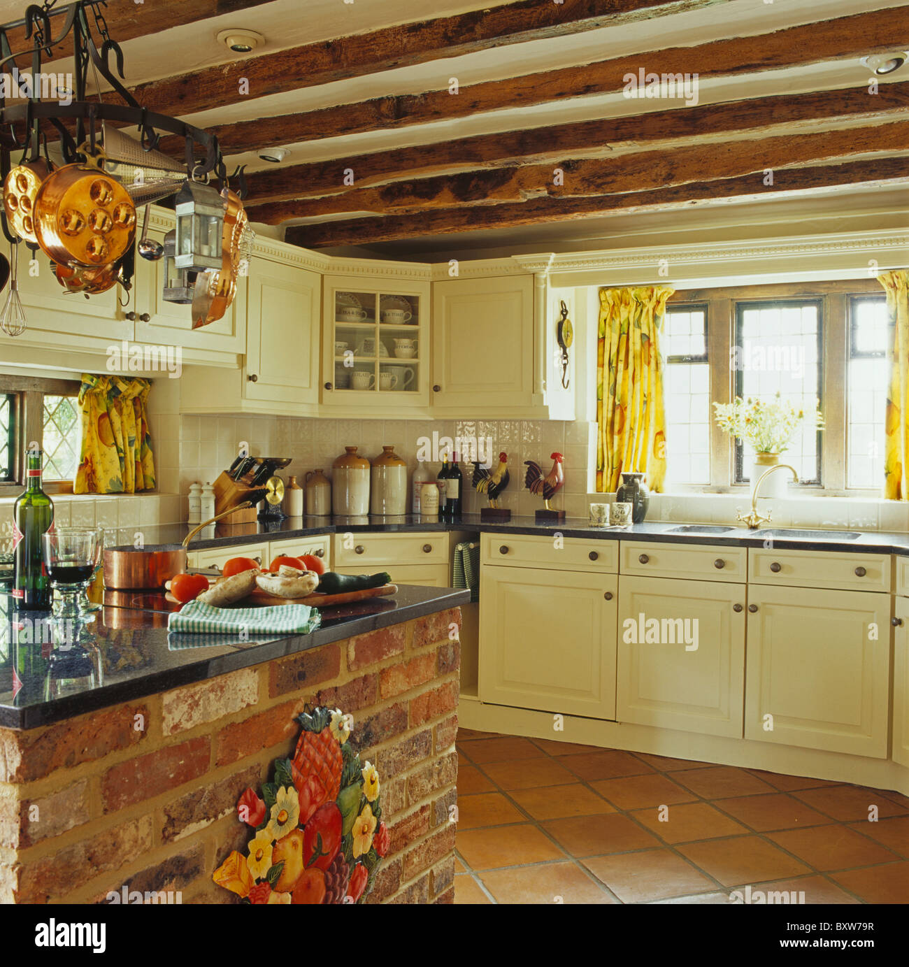 https://c8.alamy.com/comp/BXW79R/granite-worktop-on-brick-island-unit-in-cream-cottage-kitchen-with-BXW79R.jpg