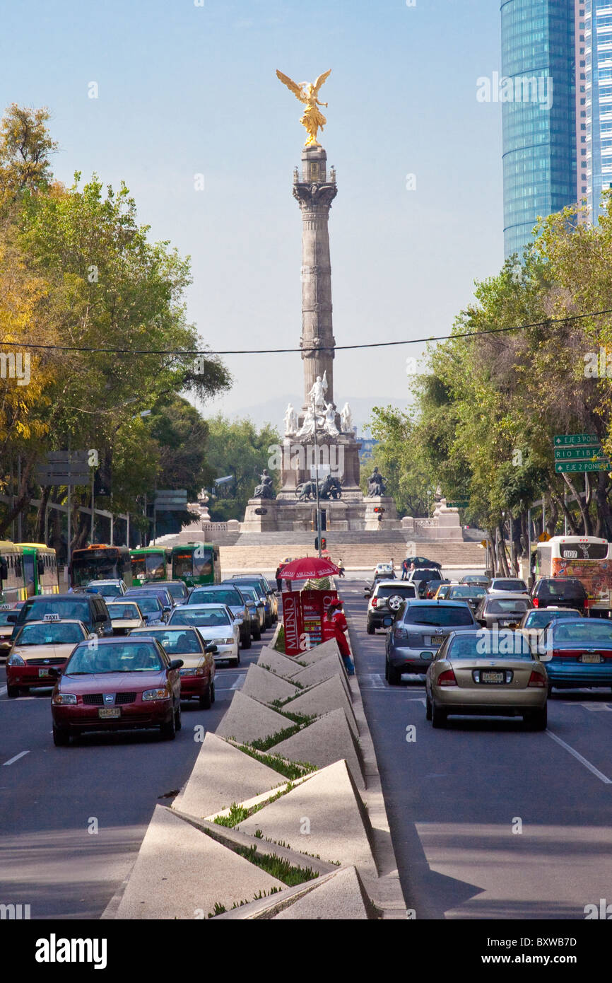 Paseo De La Reforma El Ángel, Monumento A La Independencia De México En La  Ciudad De México. Fotos, retratos, imágenes y fotografía de archivo libres  de derecho. Image 114452134