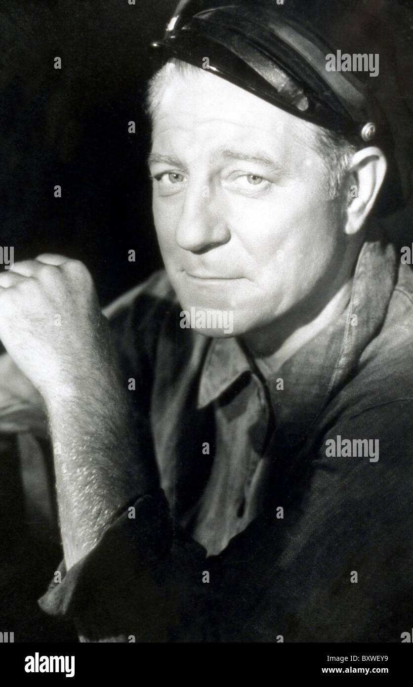 JEAN GABIN (1904–1976) (PORTRAIT)  GABI 001  MOVIESTORE COLLECTION LTD Stock Photo