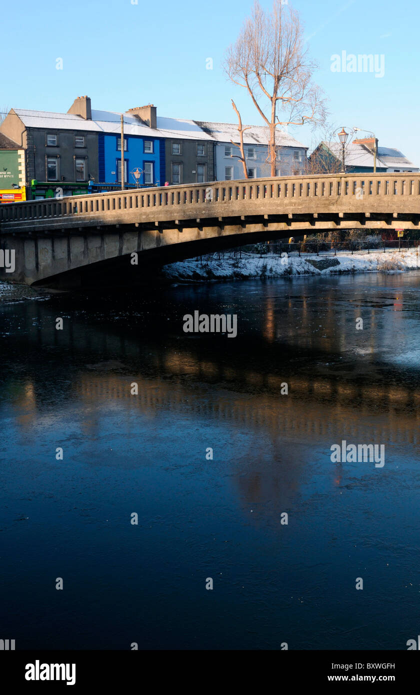 John's johns bridge kilkenny frozen ice iced river nore single span ferro-concrete structure Architect Alexander Burden Stock Photo