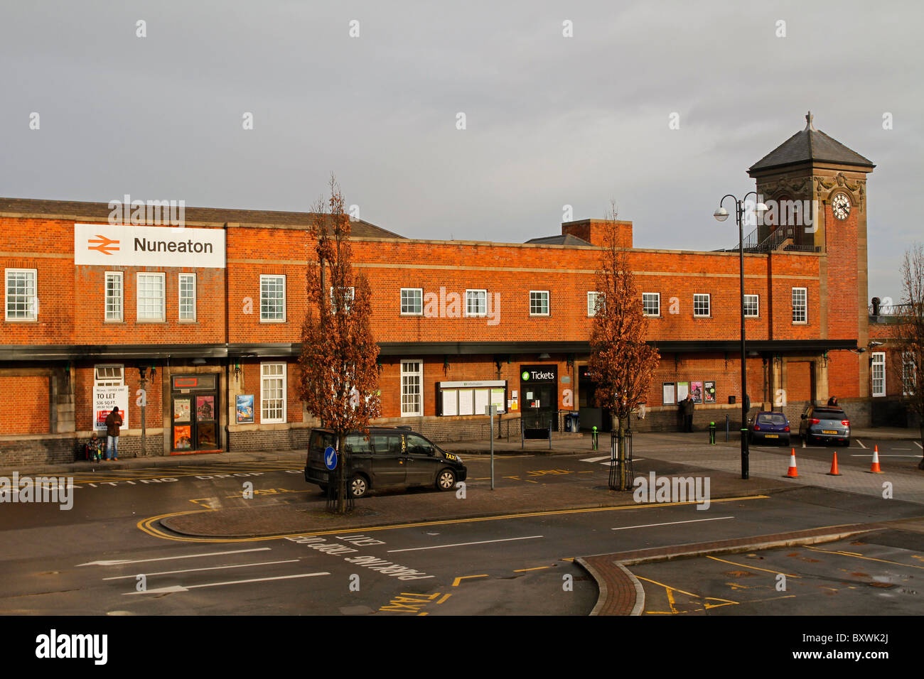 Nuneaton Railway station, Warwickshire, England Stock Photo: 33755194 ...