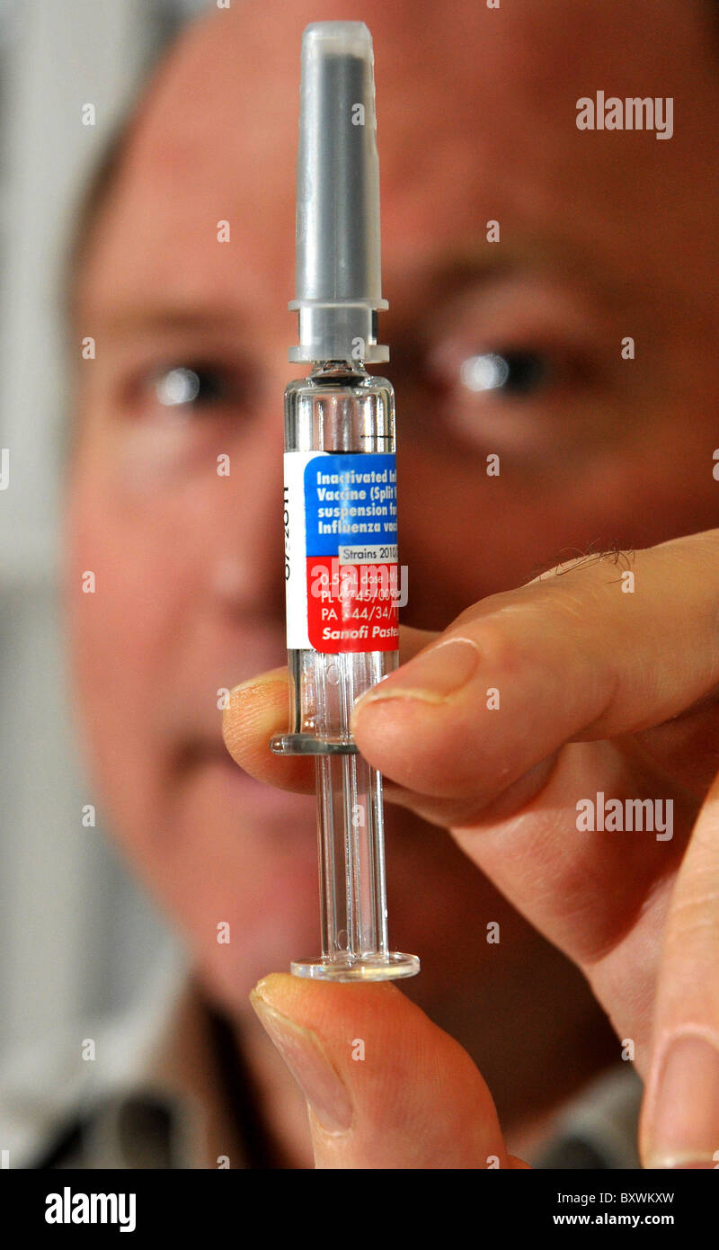 Flu vaccine, GP holding a flu vaccine syringe, UK Stock Photo
