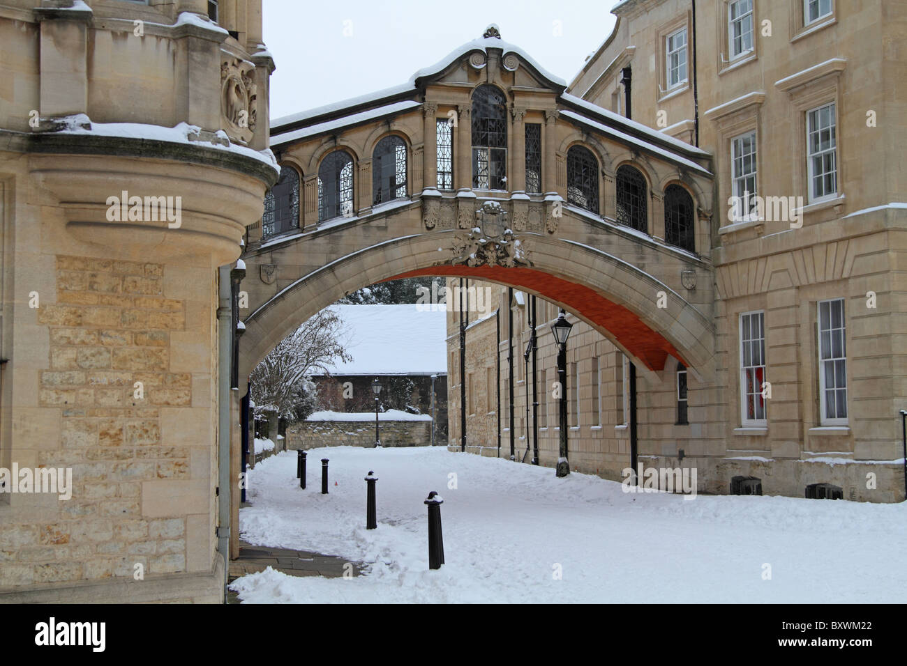 Bridge of Sighs winter snow Oxford university Stock Photo