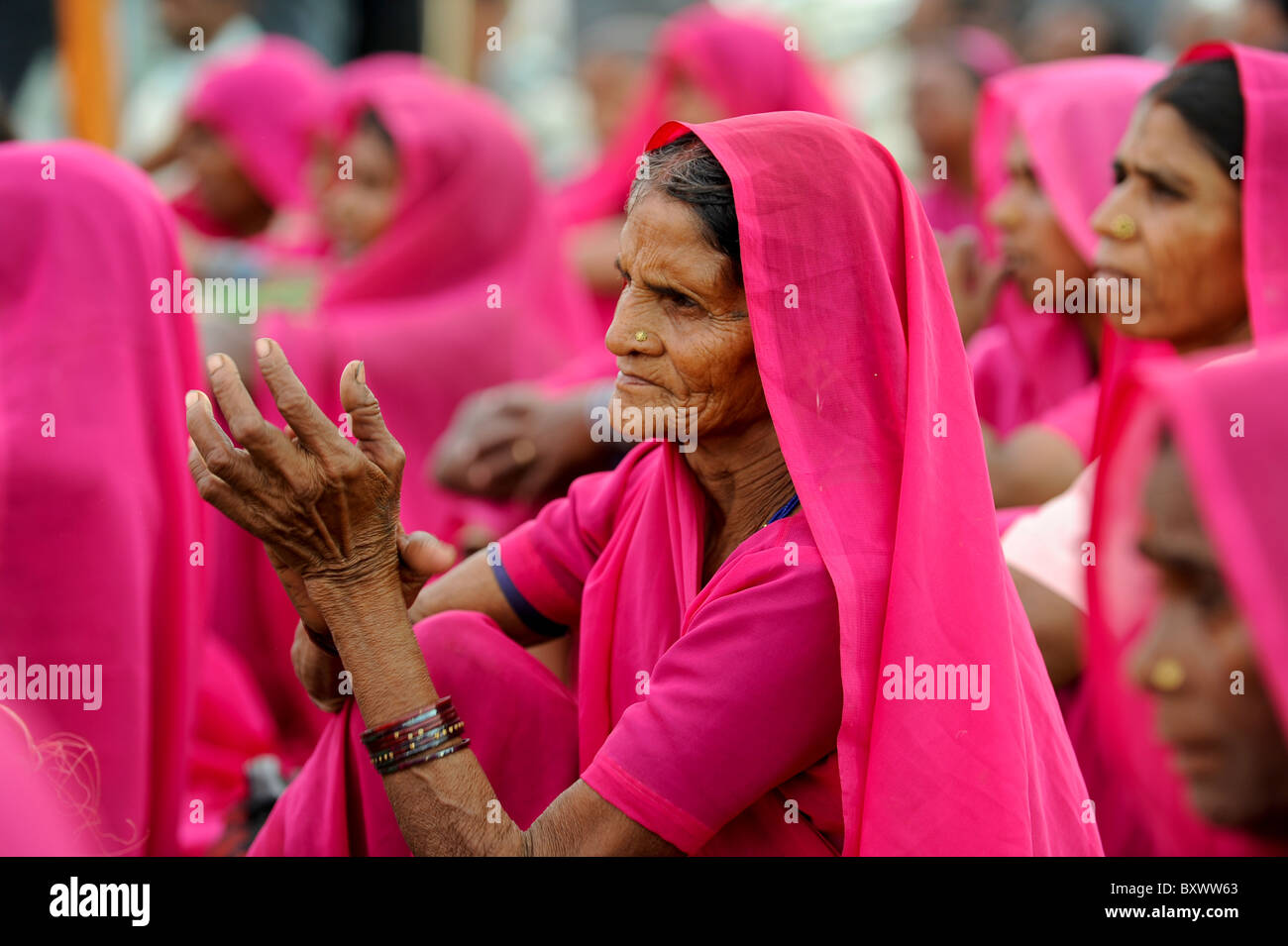 India UP city Banda , rally of women movement Gulabi gang with her leader Sampat Pal Devi, the women in pink sari fight against violence against women Stock Photo