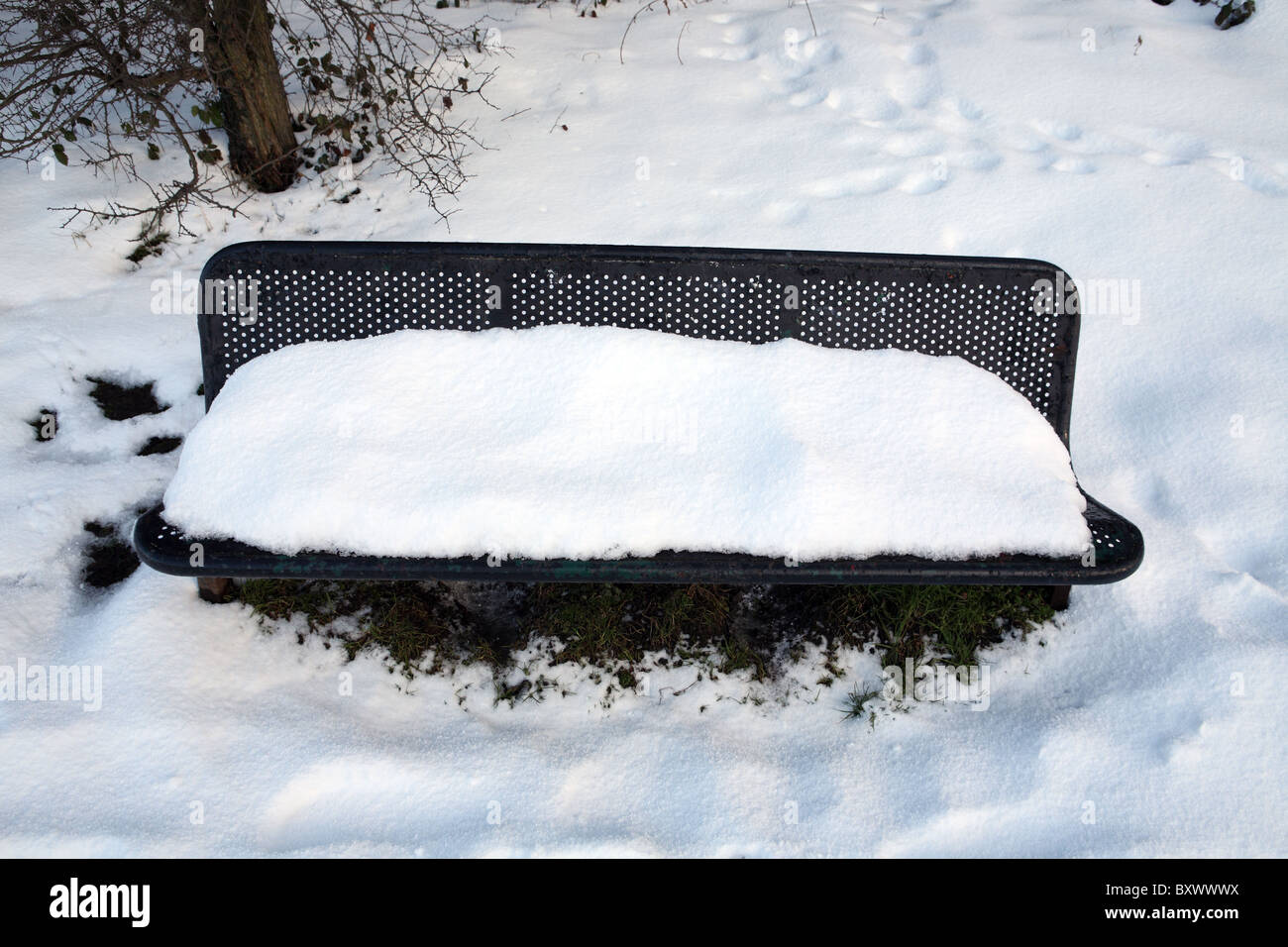 Deep snow on park bench. 'Princes Anne Park', Washington, England, UK Stock Photo