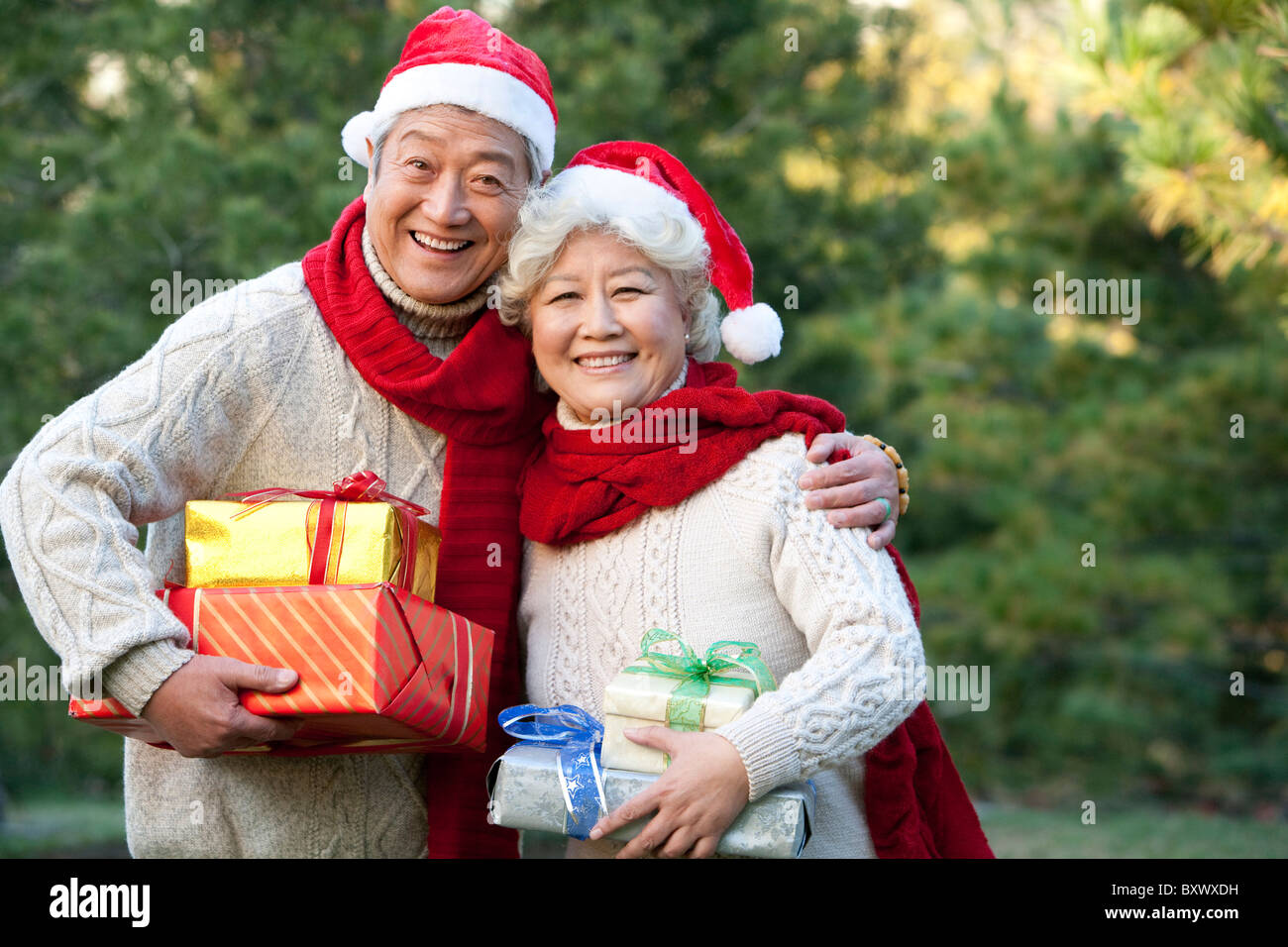 Men in santa hats holding hi-res stock photography and images - Alamy