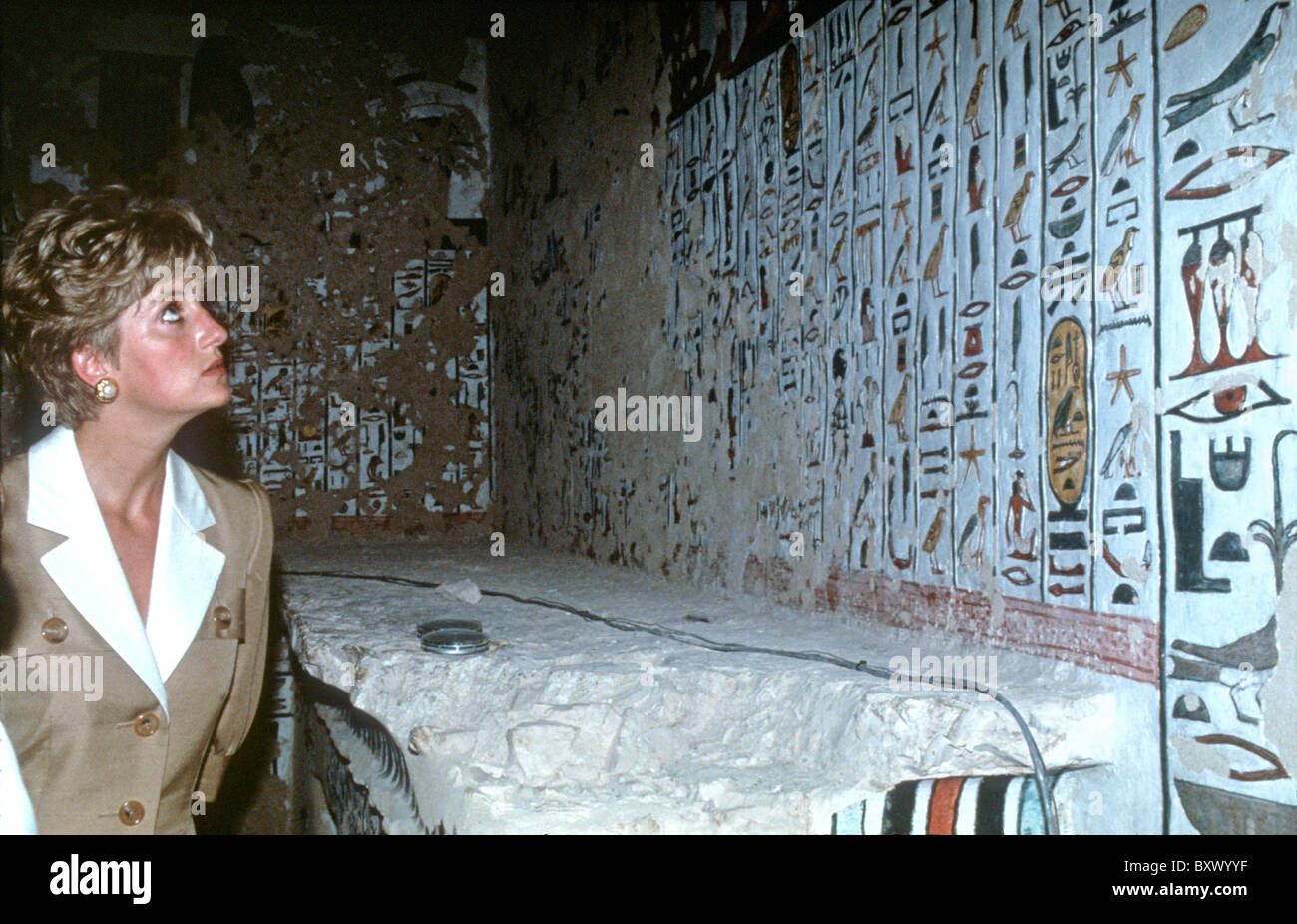 Princess Diana visits a tomb in the Valley of the Kings, Luxor, Egypt May 1992 Stock Photo