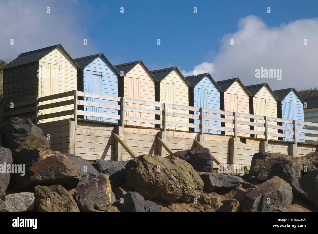 bude beach huts on the north cornwall coast Stock Photo Alamy
