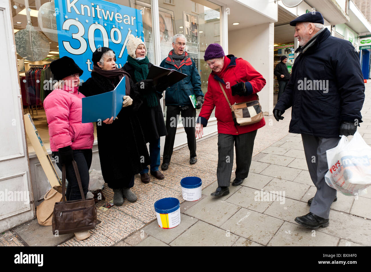 Carol Singers Singing On The Street To Raise Money For Charity Stock Photo Alamy