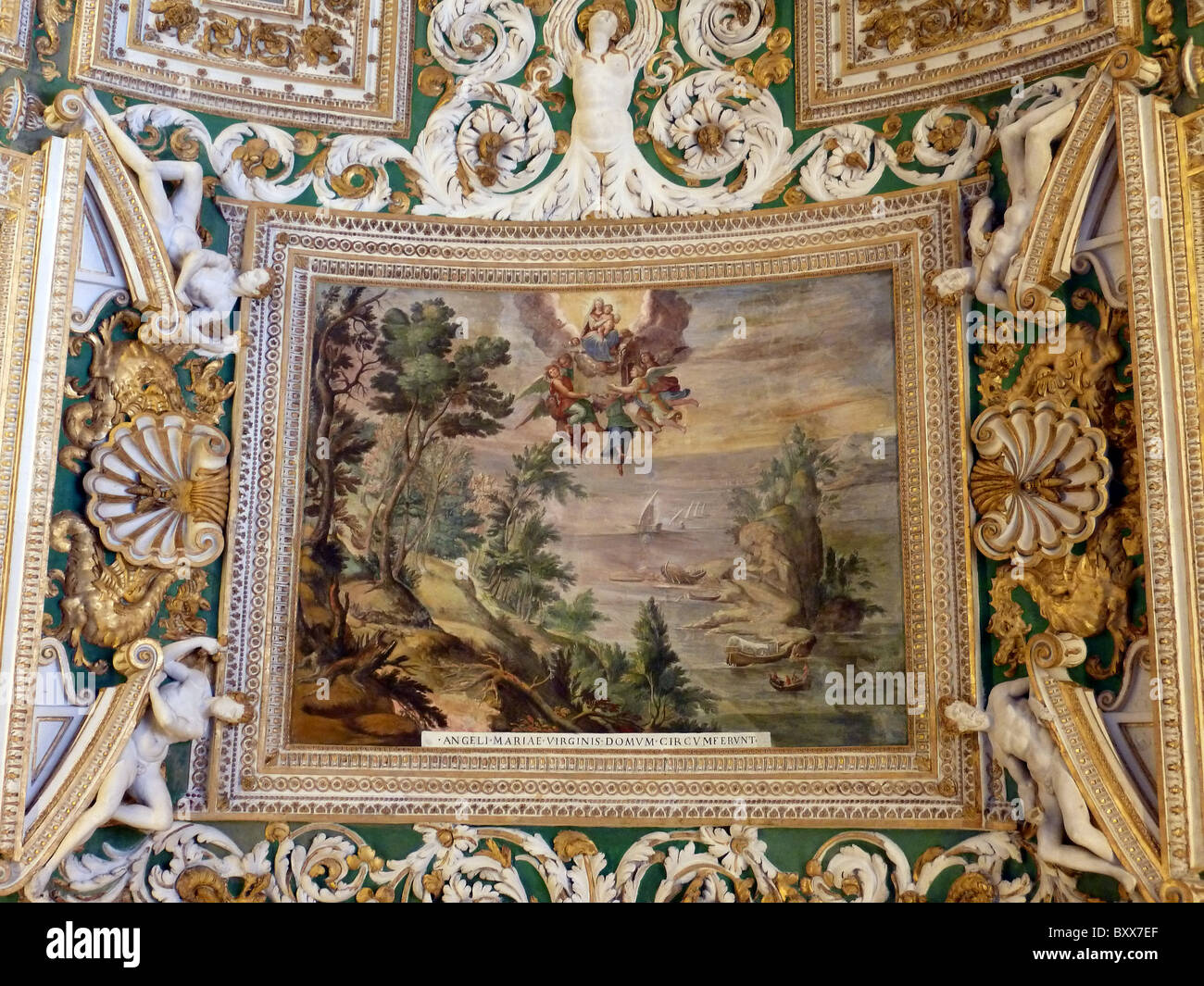 GALLERY HALL OF MAPS CEILING VATICAN MUSEUM ROME ROME ITALY VATICAN MUSEUM ROME ITALY 17 September 2010 Stock Photo
