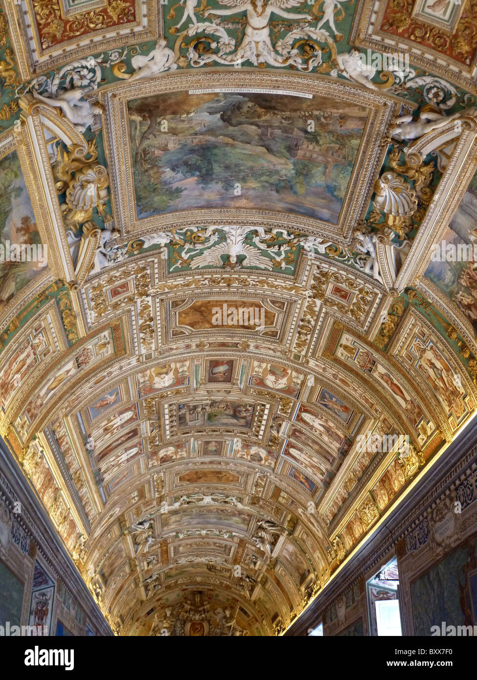 GALLERY HALL OF MAPS CEILING VATICAN MUSEUM ROME ROME ITALY VATICAN MUSEUM ROME ITALY 17 September 2010 Stock Photo