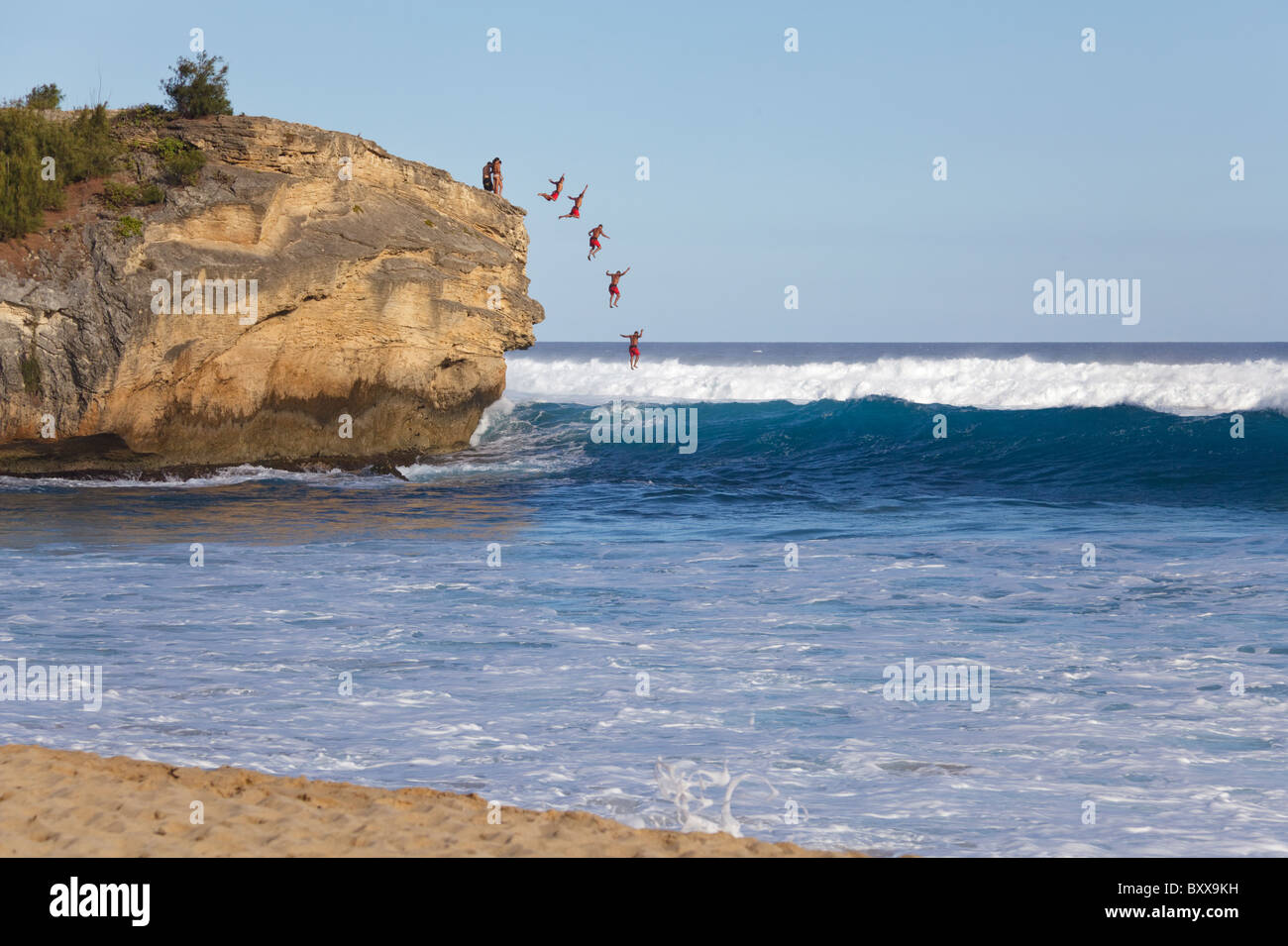 Kauai hawaii cliff jumping hires stock photography and images Alamy