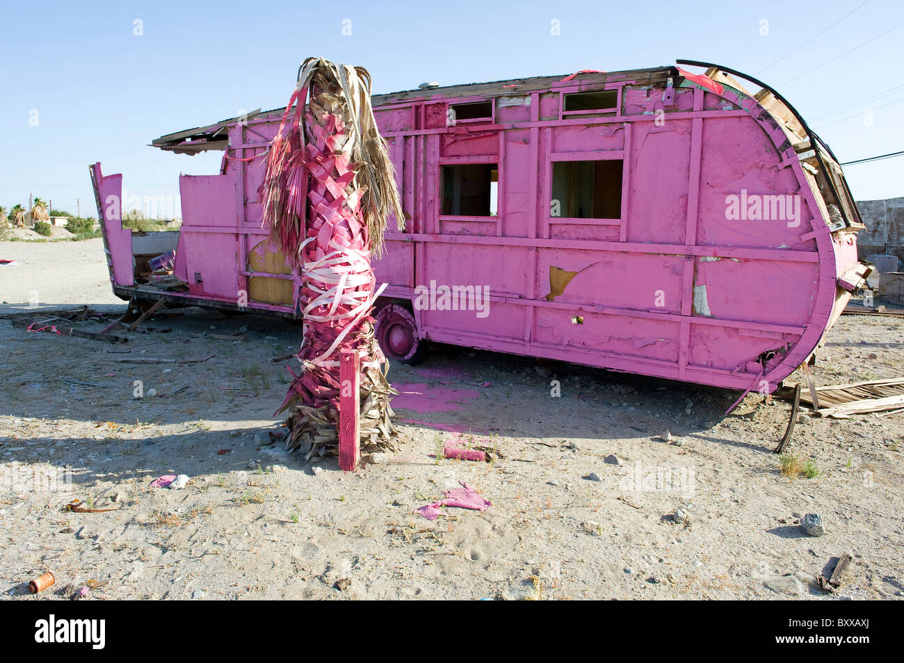 Derelict pink trailer/Caravan on the shores of the Salton Sea, Salton Sea Beach, Southern California USA Stock Photo