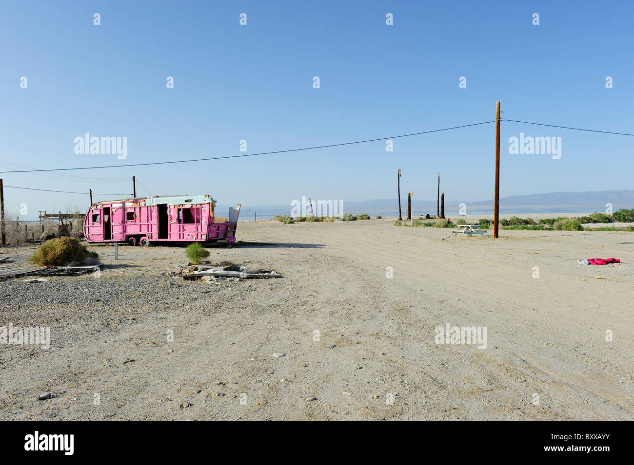 Derelict pink trailer/Caravan on the shores of the Salton Sea, Salton Sea Beach, Southern California USA Stock Photo