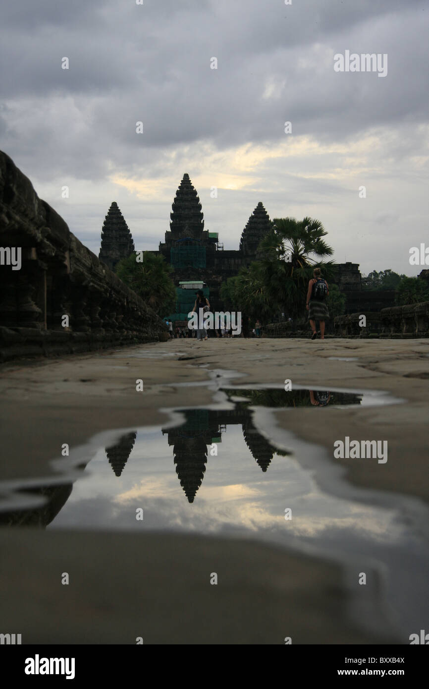Angkor Wat, the world´s largest religious building at dawn, Cambodia