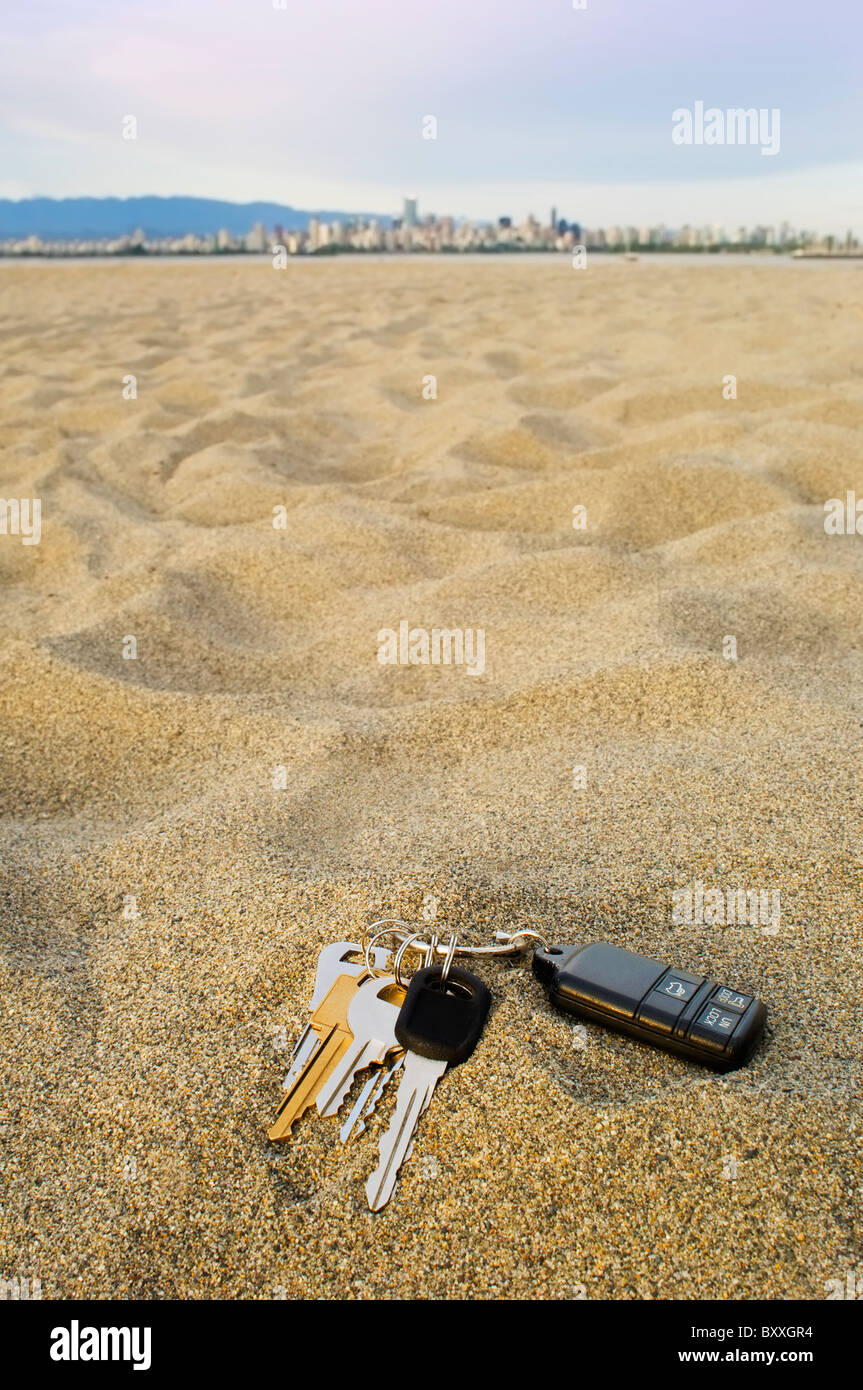 Keys left behind in the sand at the beach Stock Photo Alamy