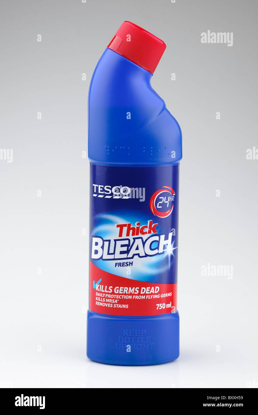 750 ml blue plastic bottle of Tesco thick 24 hour bleach Stock Photo