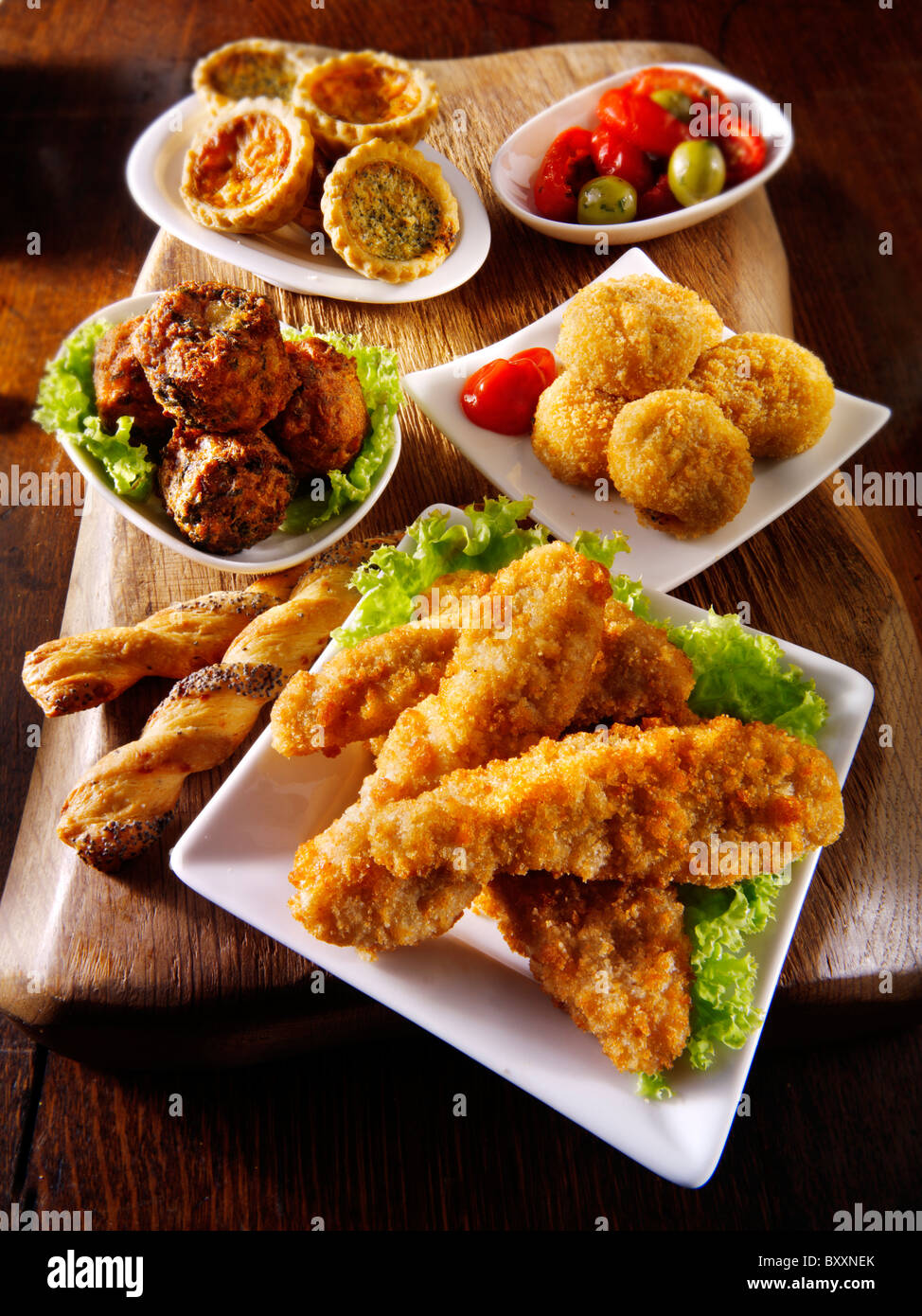 Party buffet food with southern fried chicken, bhajis, mini quiche and deep  fried camembert Stock Photo - Alamy