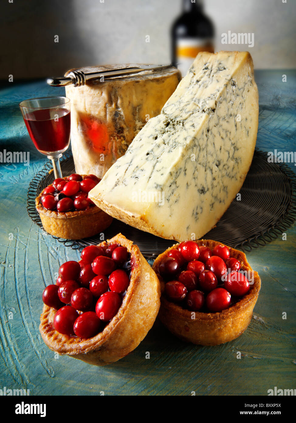Traditional blue Stilton cheese with cranberry pork pie Stock Photo Alamy