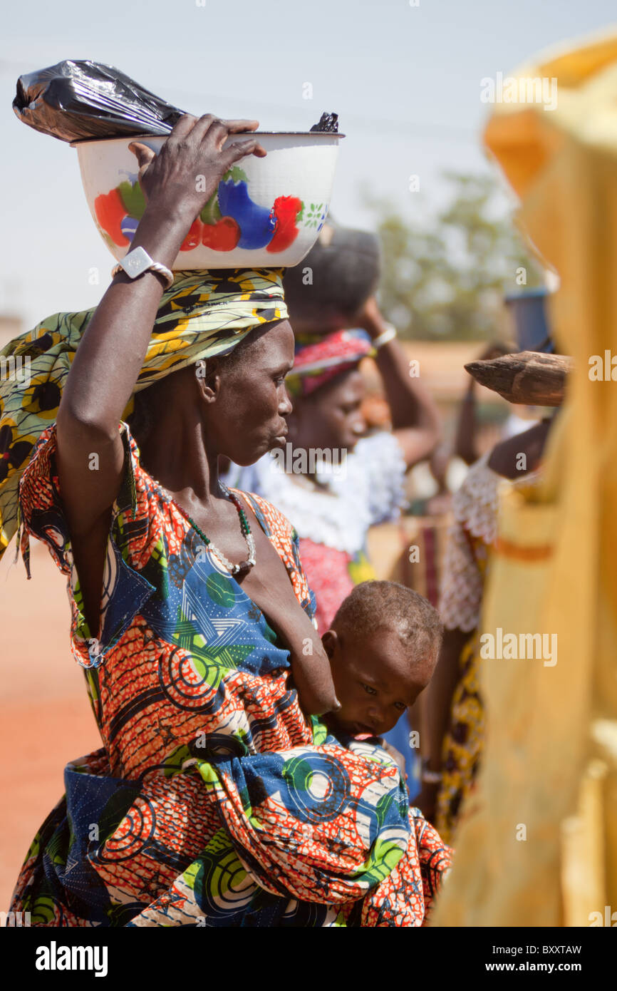 Fulani woman and child in the weekly market of Djibo in northern Burkina Faso. Stock Photo