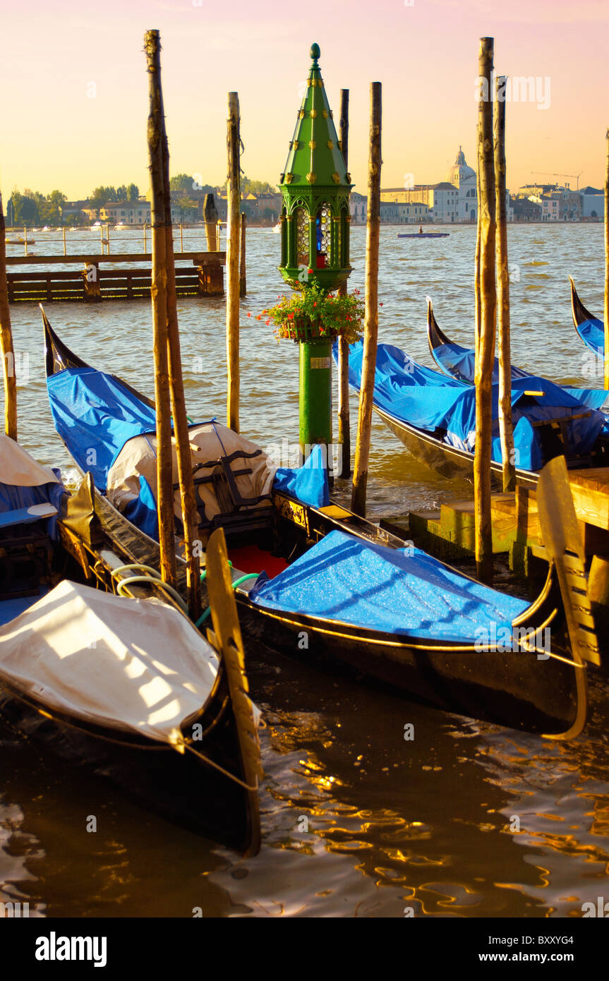 Gondola venice italy hi-res stock photography and images - Alamy