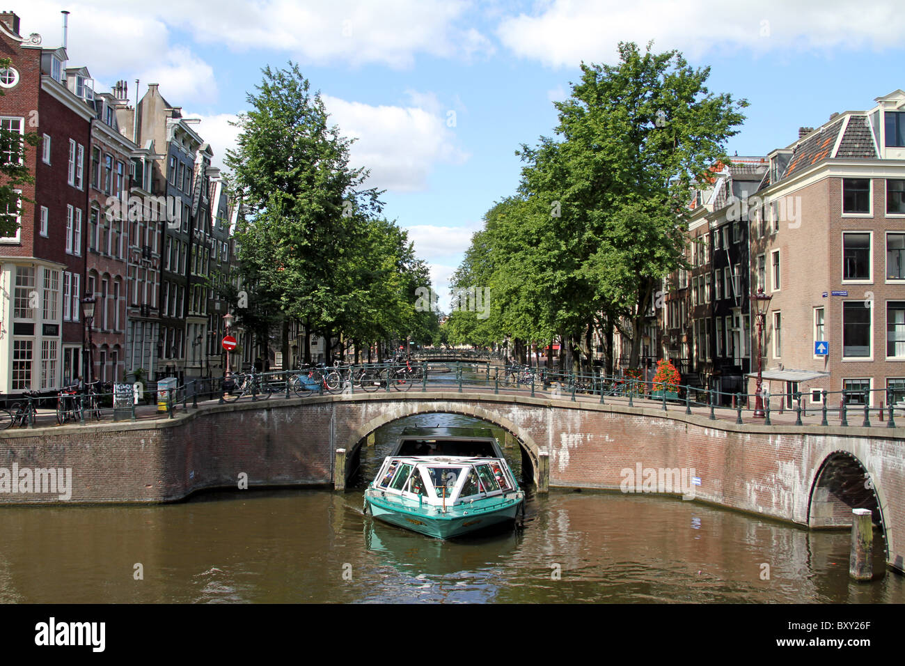 Bridge and tourist boat on the canal at Leidse Gracht in Amsterdam, Holland Stock Photo