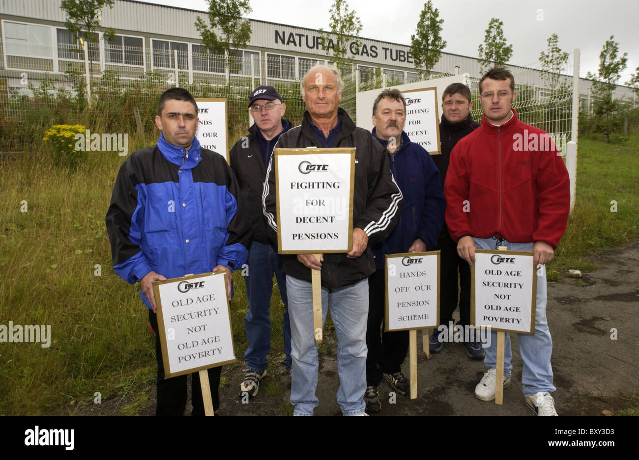 On strike picket signs hires stock photography and images Alamy