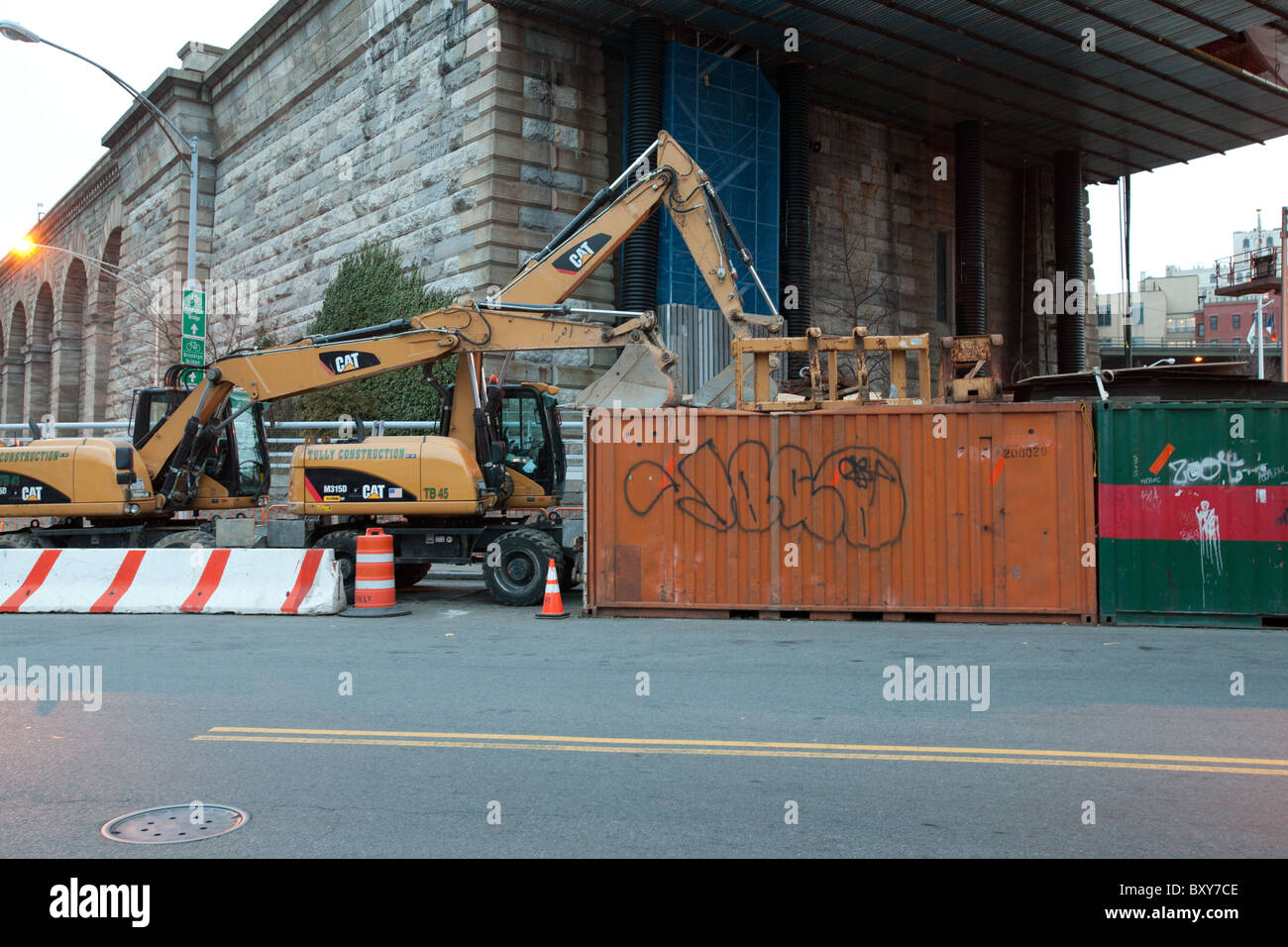 The brooklyn bridge under construction hi-res stock photography and ...