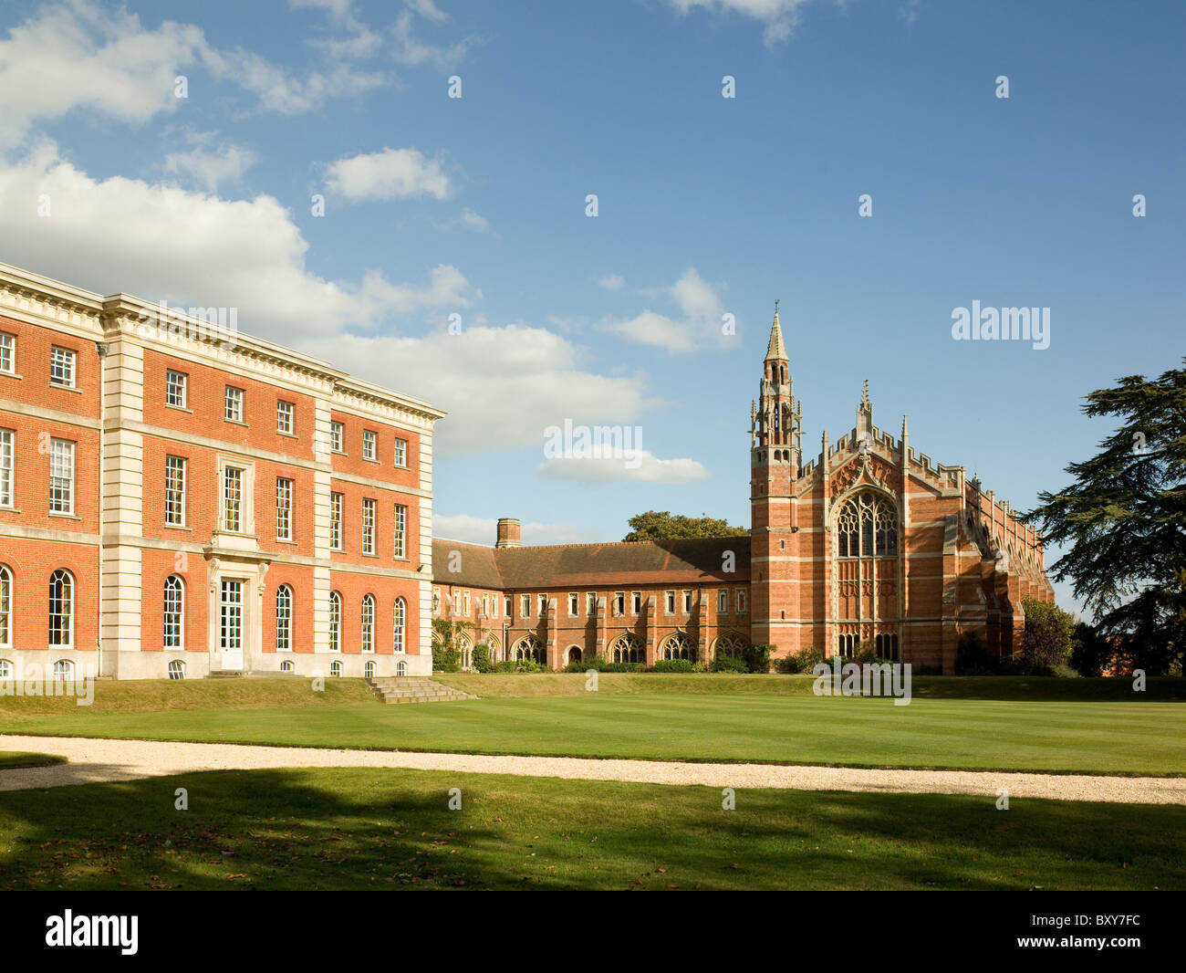 Radley College, Abingdon, Oxfordshire. 18th Century Radley Hall and Victorian neo-Gothic chapel and cloister Stock Photo