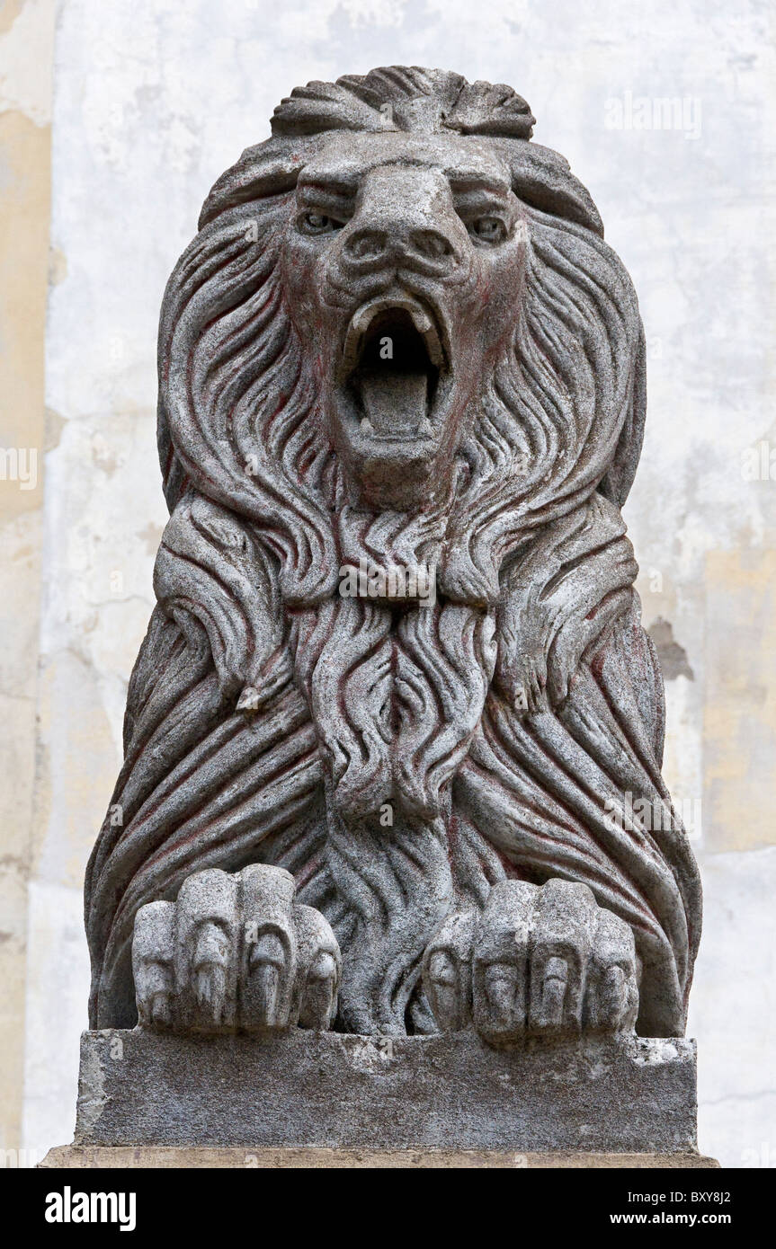 Statue of a lion hi-res stock photography and images - Alamy