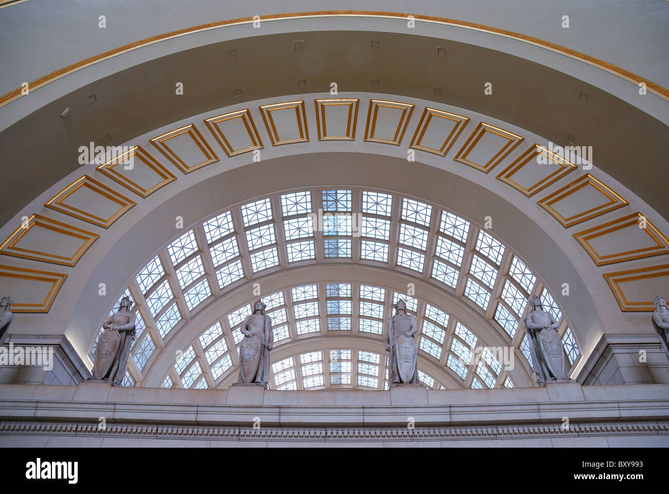 Union station, Washington dc, with statue and curved window Stock Photo Alamy