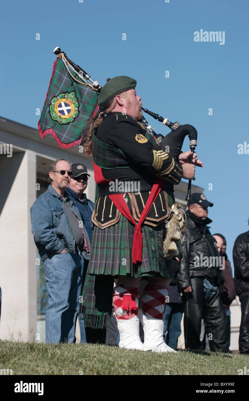 Flags and bagpipes hires stock photography and images Alamy