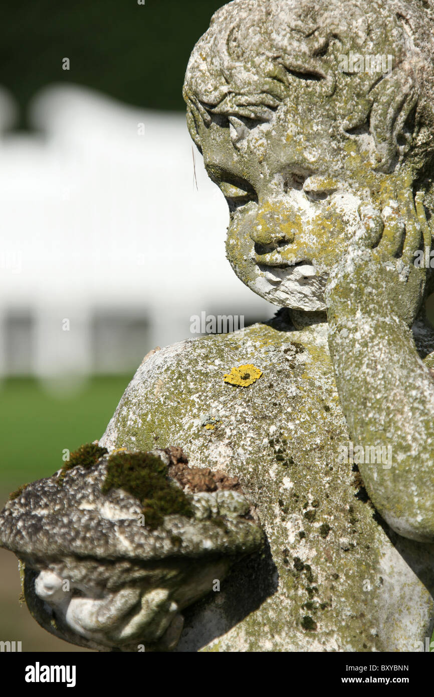 Garden sculpture cherub hires stock photography and images Alamy