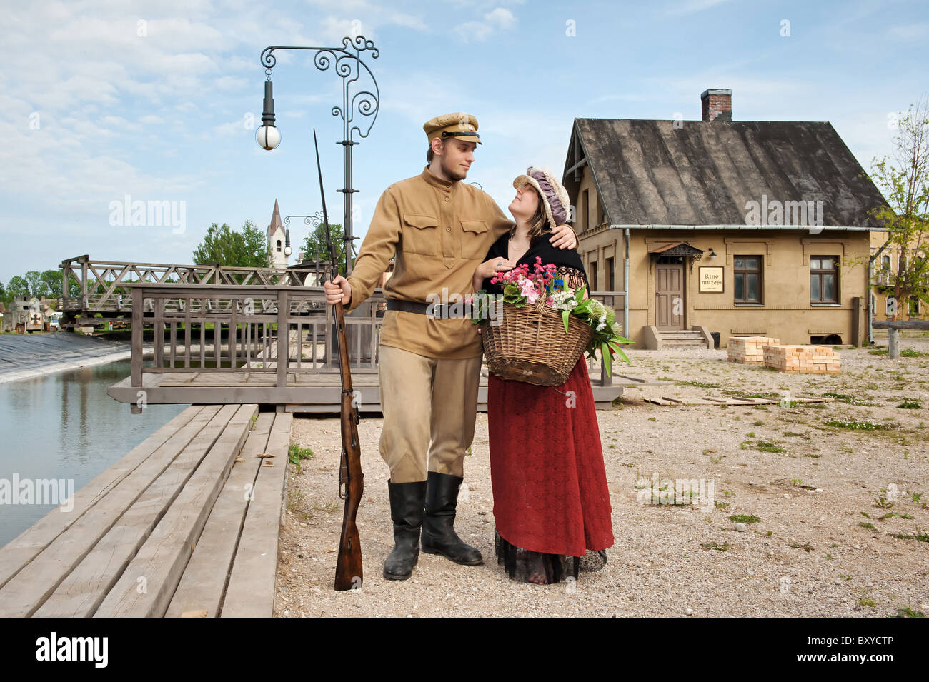 Wartime couple hi-res stock photography and images - Alamy