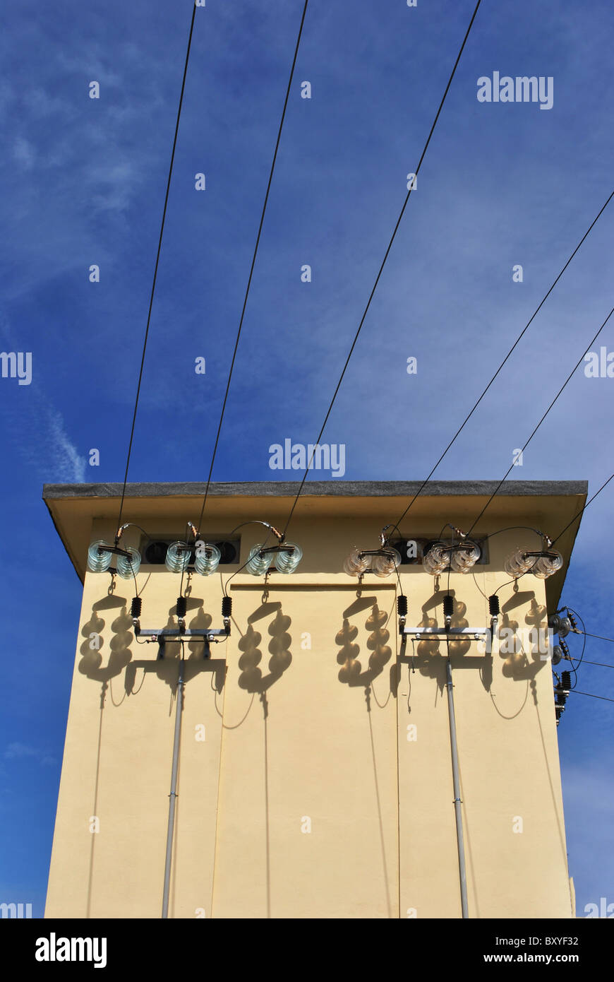 building power distribution cables with high voltage output and the