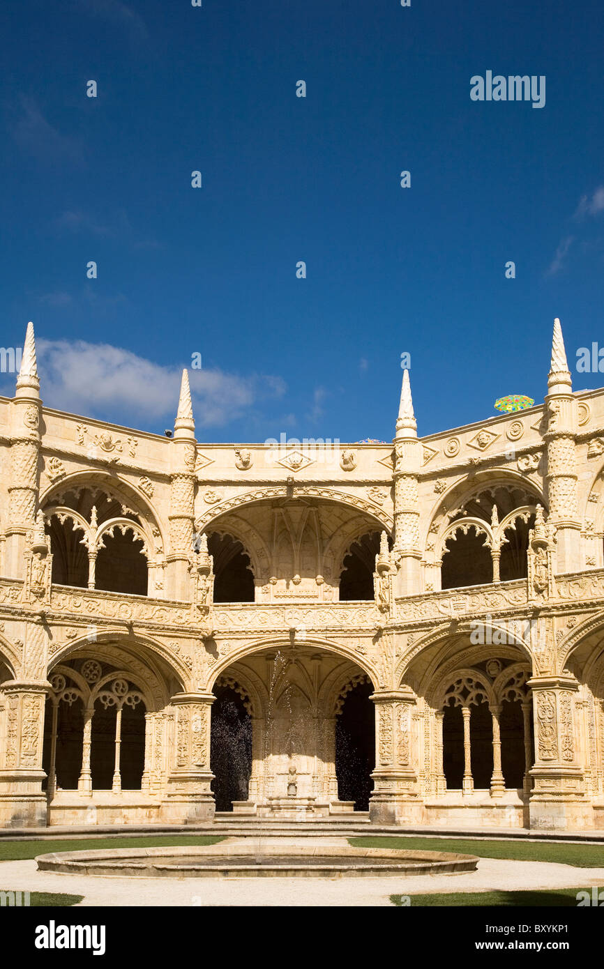 A fountain in the cloisters of the Monastery of Jeronimos (Mosteiro dos Jeronimos) in Lisbon, Portugal. Stock Photo