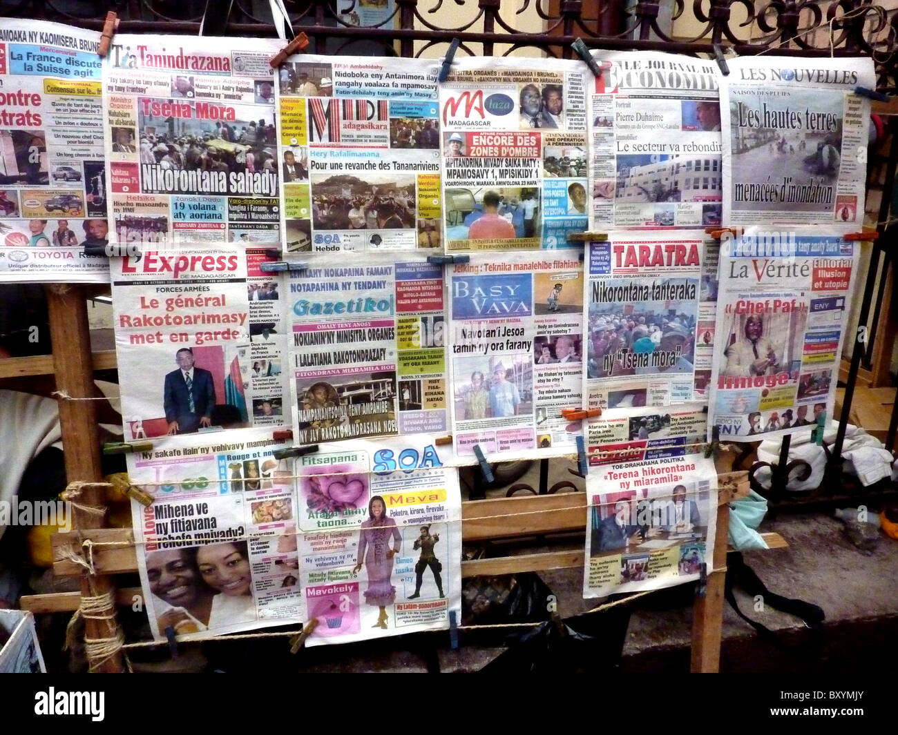 MADAGASCAR  Newspapers on sale in the capital Antananarivo. Photo Tony Gale Stock Photo