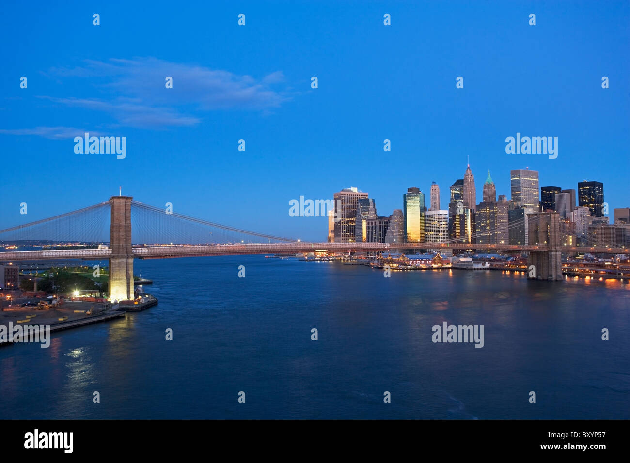 Brooklyn Bridge and Manhattan skyline at dusk Stock Photo - Alamy